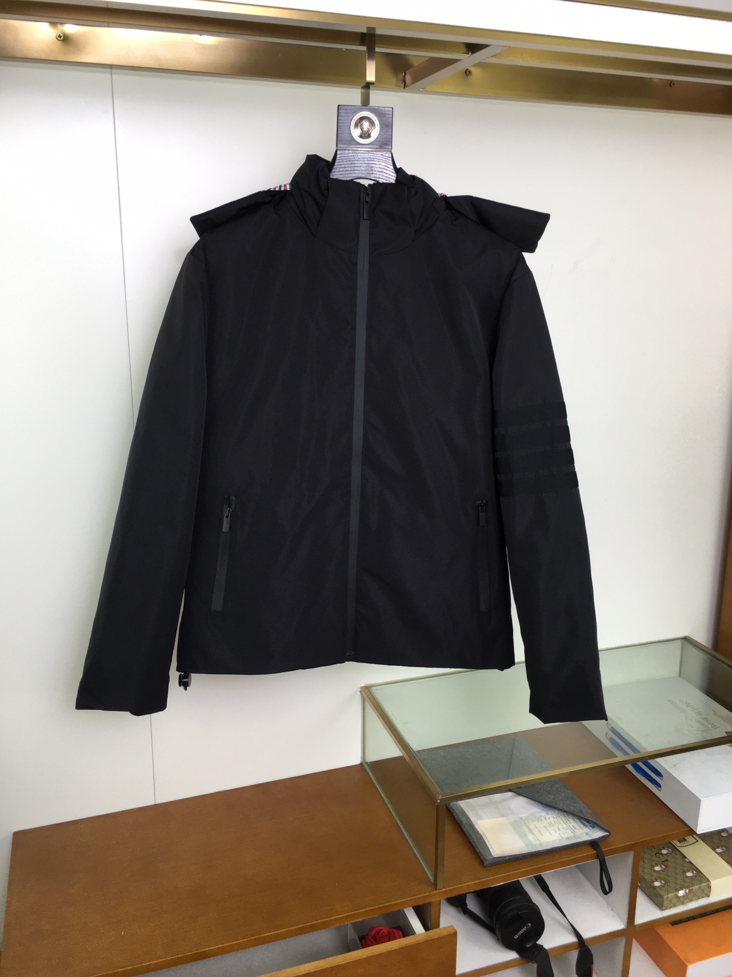 新品羽绒服🌹【T.B】🔥顶级🔝版本
秋冬新品,高端定制羽绒服问世!连帽设计,简单的大方基础款。防风保暖