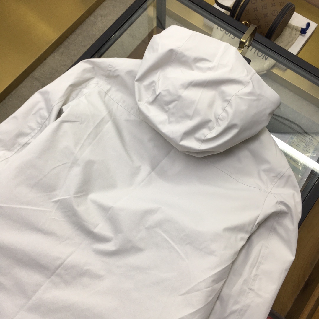 新品羽绒服🌹【Prad...】🔥顶级🔝版本
秋冬新品羽绒服问世!连帽设计,简单的大方基础款。防风保暖,