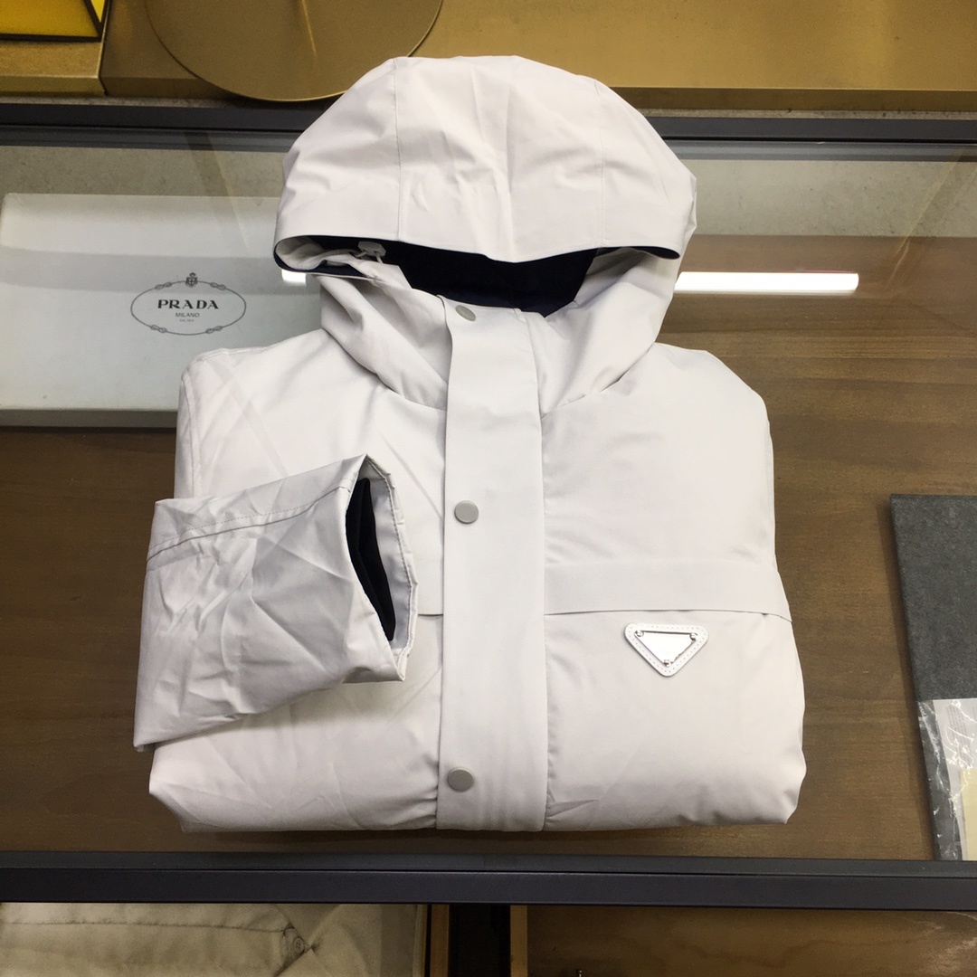 新品羽绒服🌹【Prad...】🔥顶级🔝版本
秋冬新品羽绒服问世!连帽设计,简单的大方基础款。防风保暖,