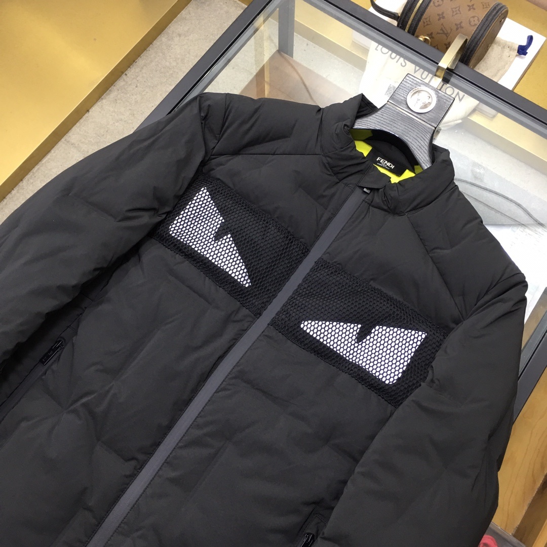 新品羽绒服🌹【Fend...】🔥顶级🔝版本
秋冬新品,小怪兽眼睛👀羽绒服问世!连帽设计,简单的大方基