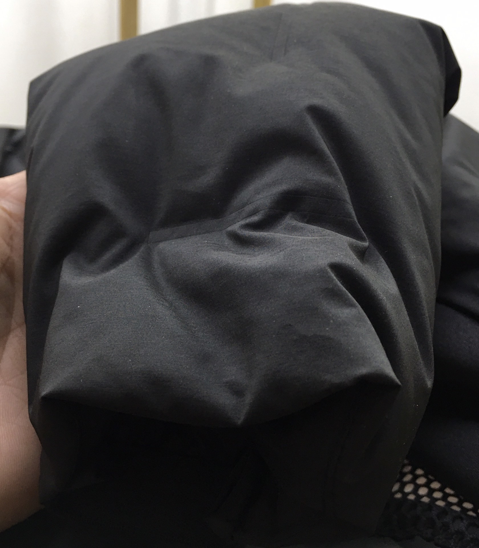 新品羽绒服🌹【Fend...】🔥顶级🔝版本
秋冬新品,小怪兽眼睛👀羽绒服问世!连帽设计,简单的大方基