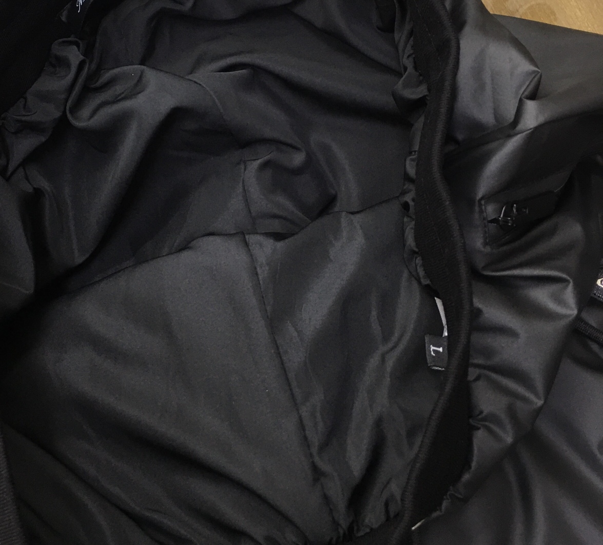  新品🌹 【Prad...】🆕
限定款 男士羽绒裤  高颜值的一款羽绒裤 辑格设计，让羽绒裤不再臃肿！来