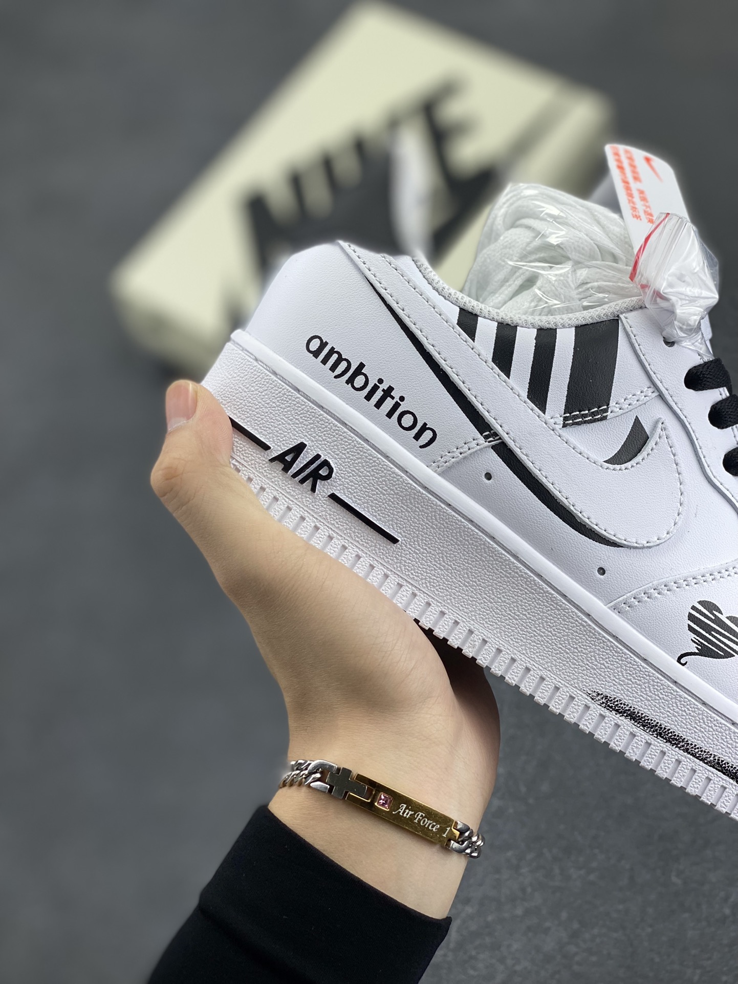 图片[6]-Nike Air Force 1 Low 爱心叠勾 原楦头原纸板 打造纯正空军版型 专注外贸渠道 全掌内置蜂窝气垫 原盒配件 原厂中底钢印、拉帮完美 货号：CW2288-022 尺码：36 36.5 37.5 38 38.5 39 40 40.5 41 42 42.5 43 44 44.5 45-选品中心