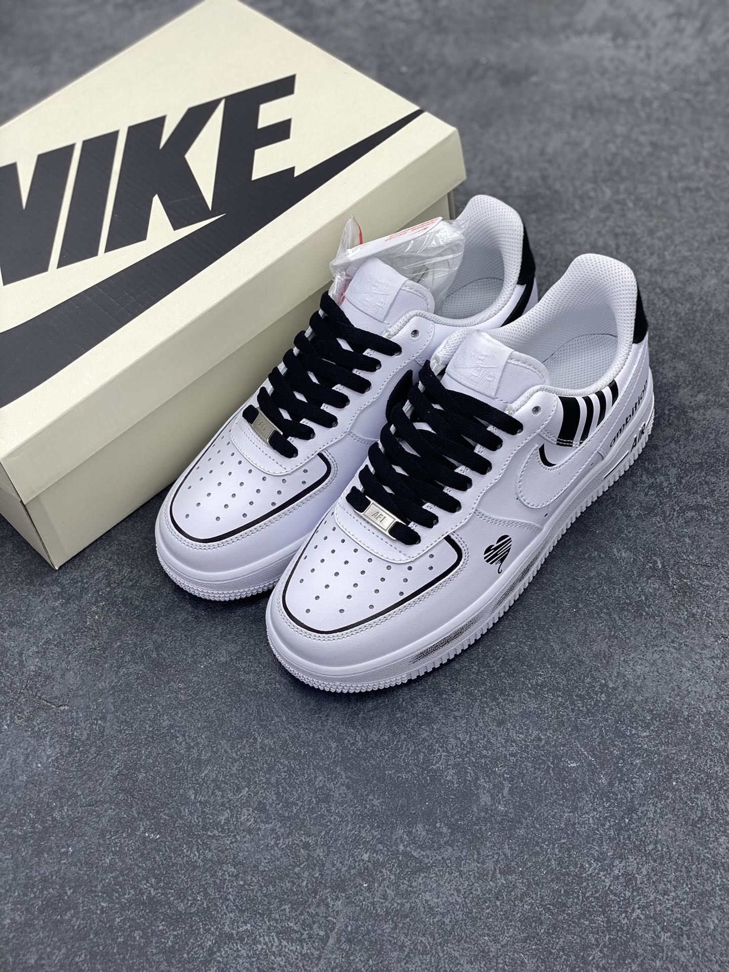 图片[8]-Nike Air Force 1 Low 爱心叠勾 原楦头原纸板 打造纯正空军版型 专注外贸渠道 全掌内置蜂窝气垫 原盒配件 原厂中底钢印、拉帮完美 货号：CW2288-022 尺码：36 36.5 37.5 38 38.5 39 40 40.5 41 42 42.5 43 44 44.5 45-选品中心
