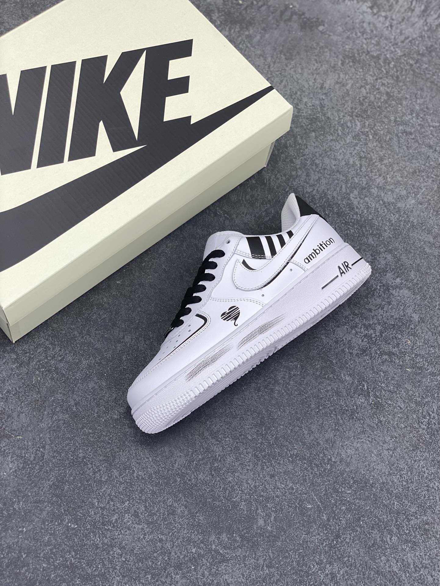 图片[7]-Nike Air Force 1 Low 爱心叠勾 原楦头原纸板 打造纯正空军版型 专注外贸渠道 全掌内置蜂窝气垫 原盒配件 原厂中底钢印、拉帮完美 货号：CW2288-022 尺码：36 36.5 37.5 38 38.5 39 40 40.5 41 42 42.5 43 44 44.5 45-选品中心