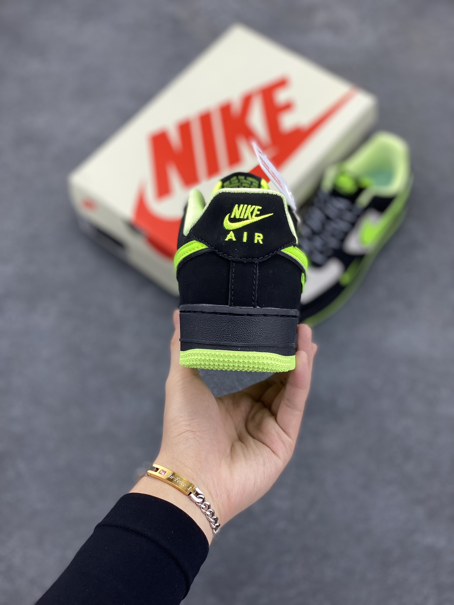 图片[4]-NIke Air Force 1 \’07 Low “Supreme联名–黑夜荧光”空军一号 低帮 运动鞋 休闲鞋 折边针车 工艺难度大 原楦头原纸板 原装鞋盒 定制五金配件 内置全掌气垫 原厂鞋底 货号：DF0180-009 尺码：36 36.5 37.5 38 38.5 39 40 40.5 41 42 42.5 43 44 44.5 45-选品中心