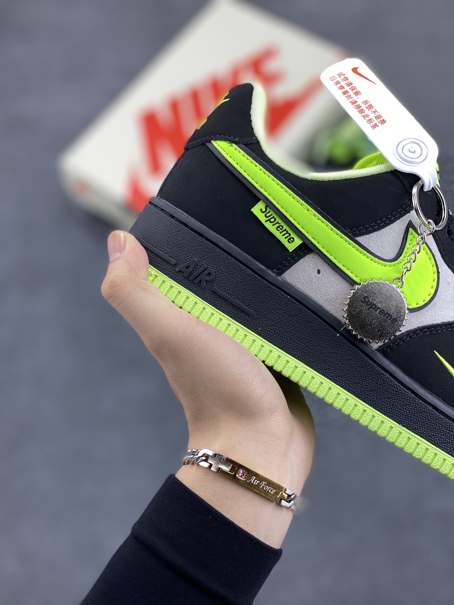 图片[6]-NIke Air Force 1 \’07 Low “Supreme联名–黑夜荧光”空军一号 低帮 运动鞋 休闲鞋 折边针车 工艺难度大 原楦头原纸板 原装鞋盒 定制五金配件 内置全掌气垫 原厂鞋底 货号：DF0180-009 尺码：36 36.5 37.5 38 38.5 39 40 40.5 41 42 42.5 43 44 44.5 45-选品中心