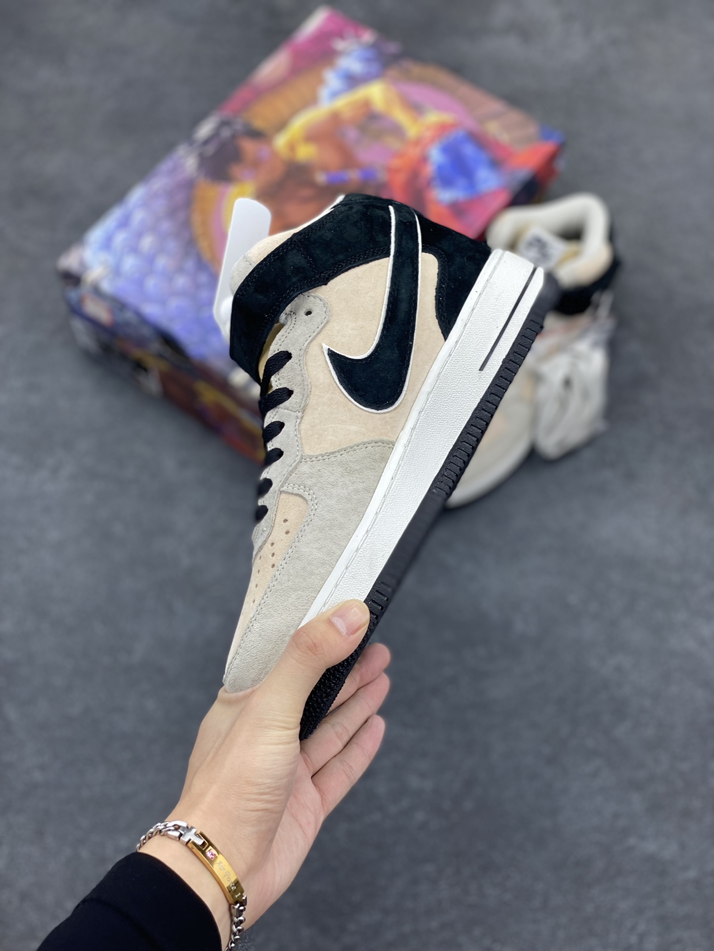 图片[3]-Nike Air Force 1 MID 灰黑 空军一号低帮休闲板鞋 原厂麂皮 原楦原纸板 纯正版型 正品NFC感应芯片 高清洁度 内置全掌气垫 货号：CG9908-106 尺码：36 36.5 37.5 38 38.5 39 40 40.5 41 42 42.5 43 44 44.5 45-选品中心