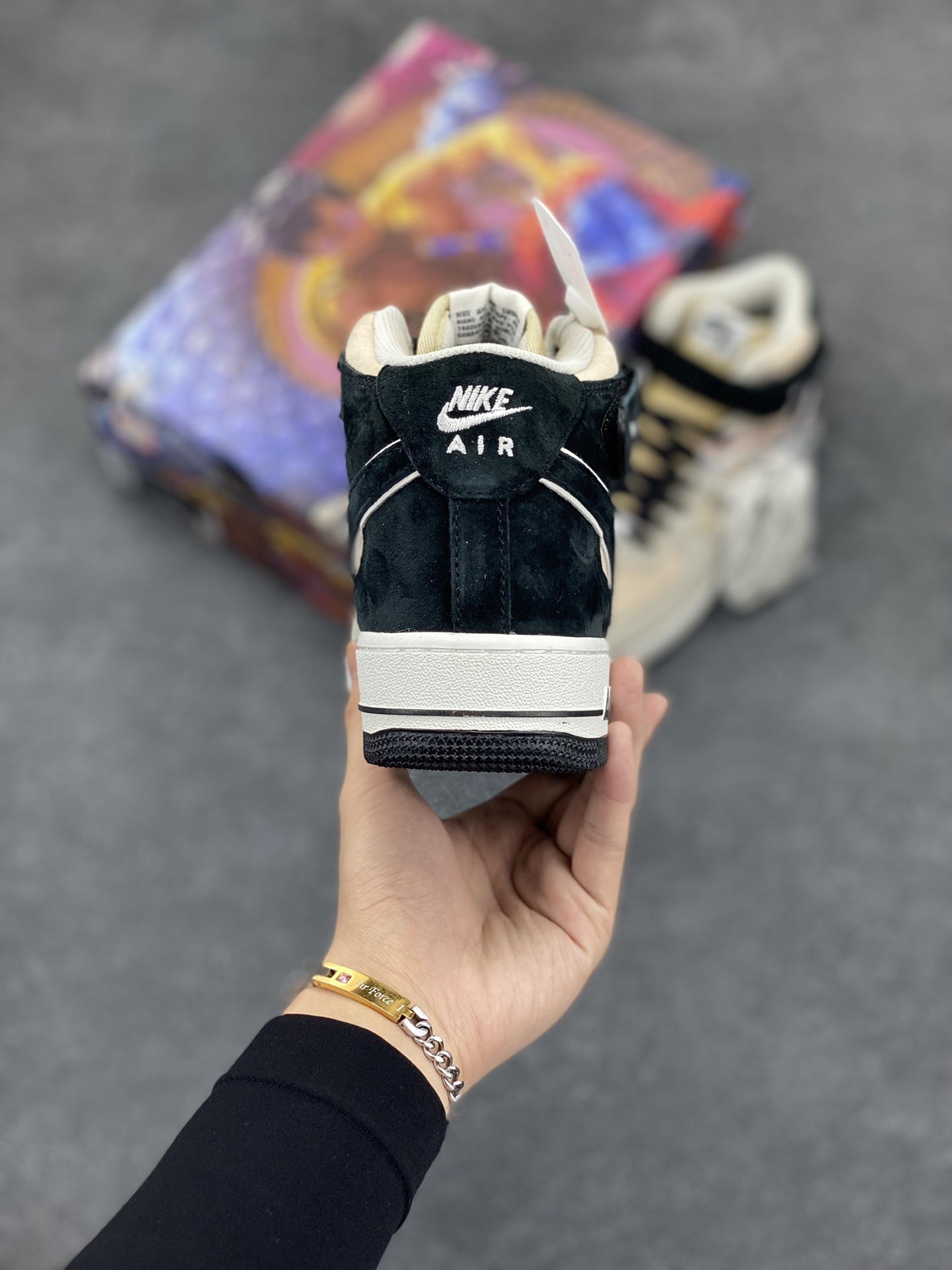 图片[4]-Nike Air Force 1 MID 灰黑 空军一号低帮休闲板鞋 原厂麂皮 原楦原纸板 纯正版型 正品NFC感应芯片 高清洁度 内置全掌气垫 货号：CG9908-106 尺码：36 36.5 37.5 38 38.5 39 40 40.5 41 42 42.5 43 44 44.5 45-选品中心