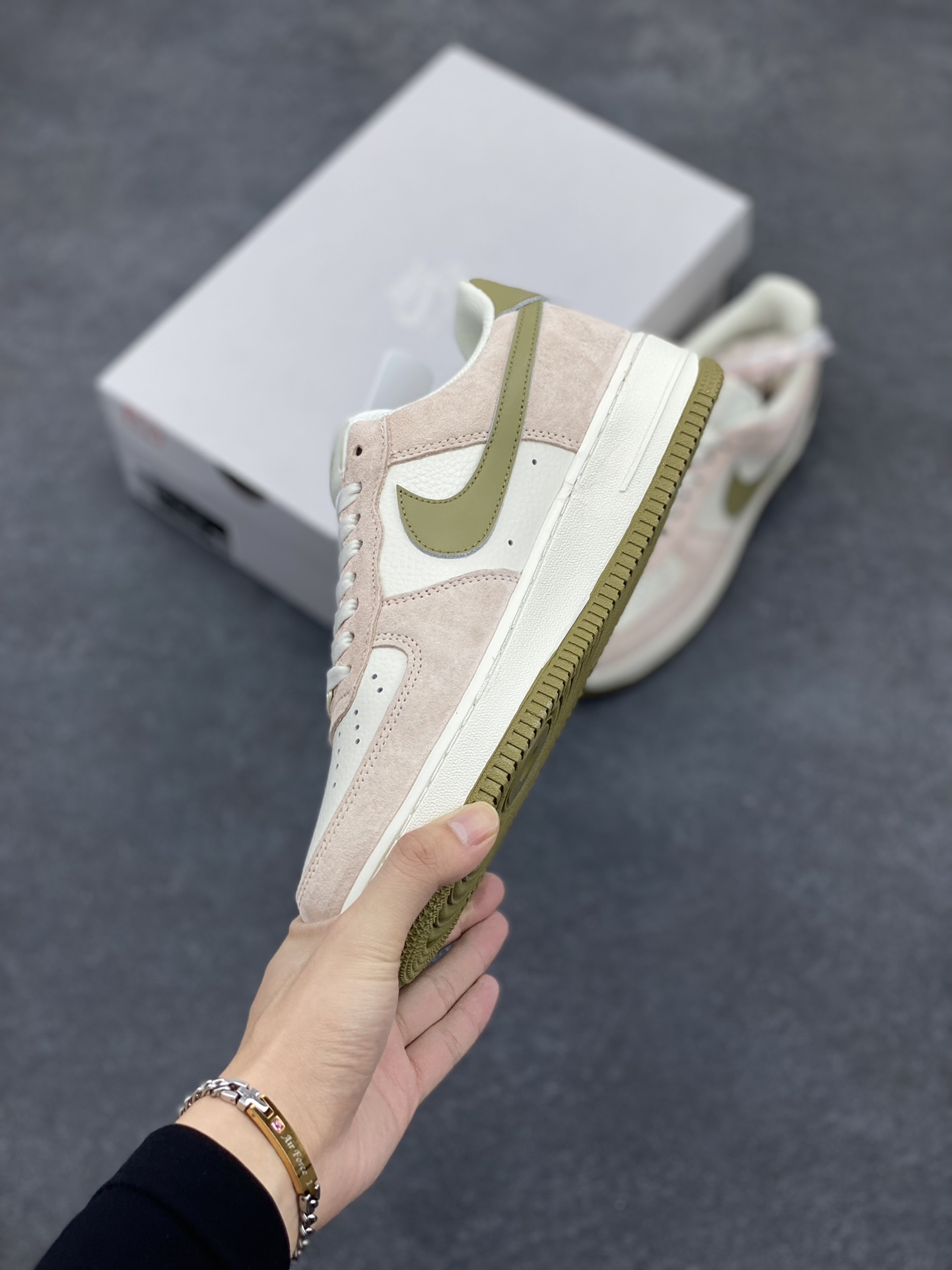 图片[3]-Nike Air Force 1 Low ’07 米白棕绿配色 空军一号低帮休闲板鞋 原厂麂皮 原楦原纸板 纯正版型 正品NFC感应芯片 高清洁度 内置全掌气垫 货号：FF7795-222 尺码：36 36.5 37.5 38 38.5 39 40 40.5 41 42 42.5 43 44 44.5 45-选品中心