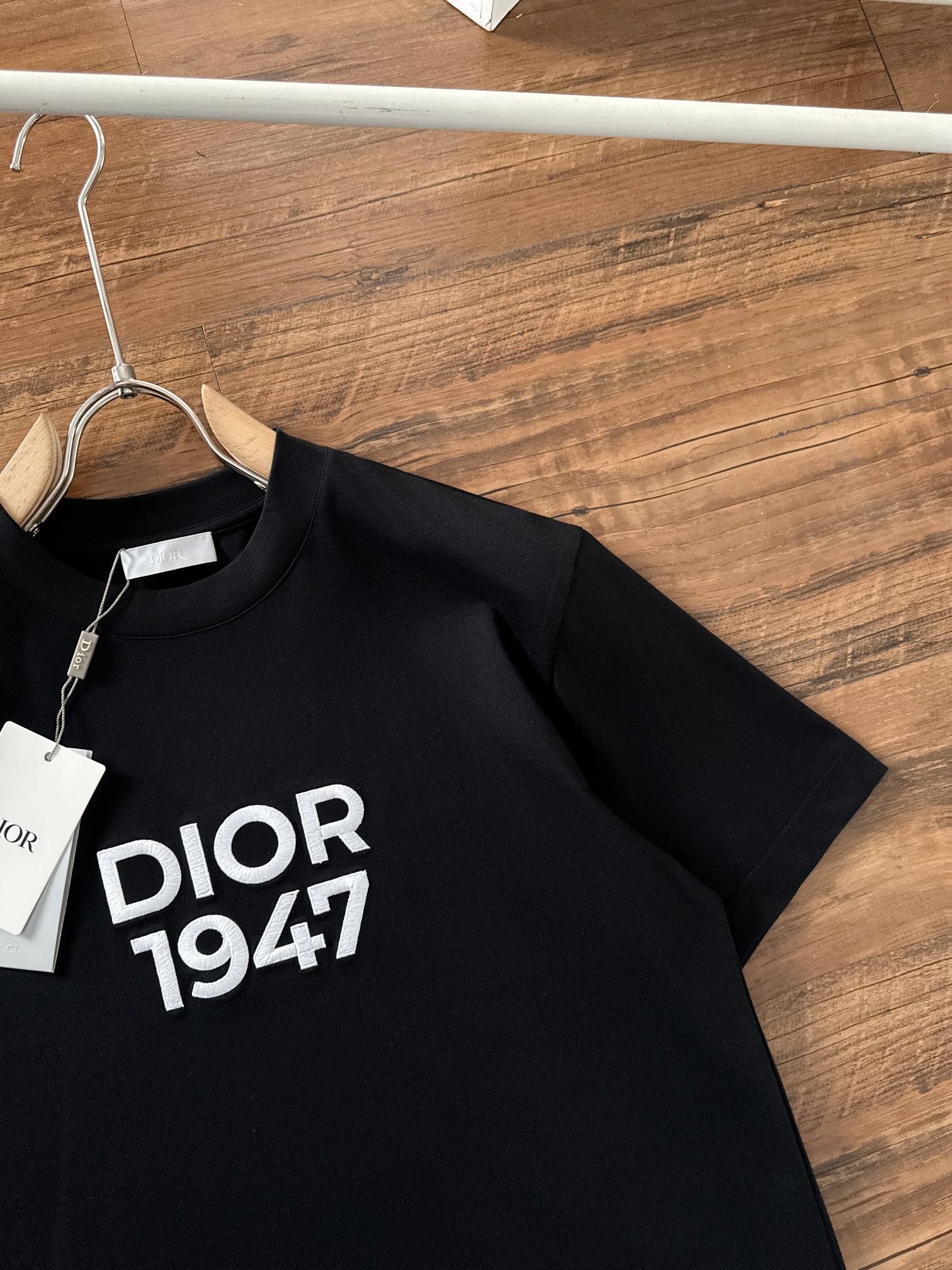  Dio*🆕 2025ss春夏新款棉质圆领短袖T恤 胸前重工刺绣🪡工艺 顶级丝光棉面料定制 标准版型
黑