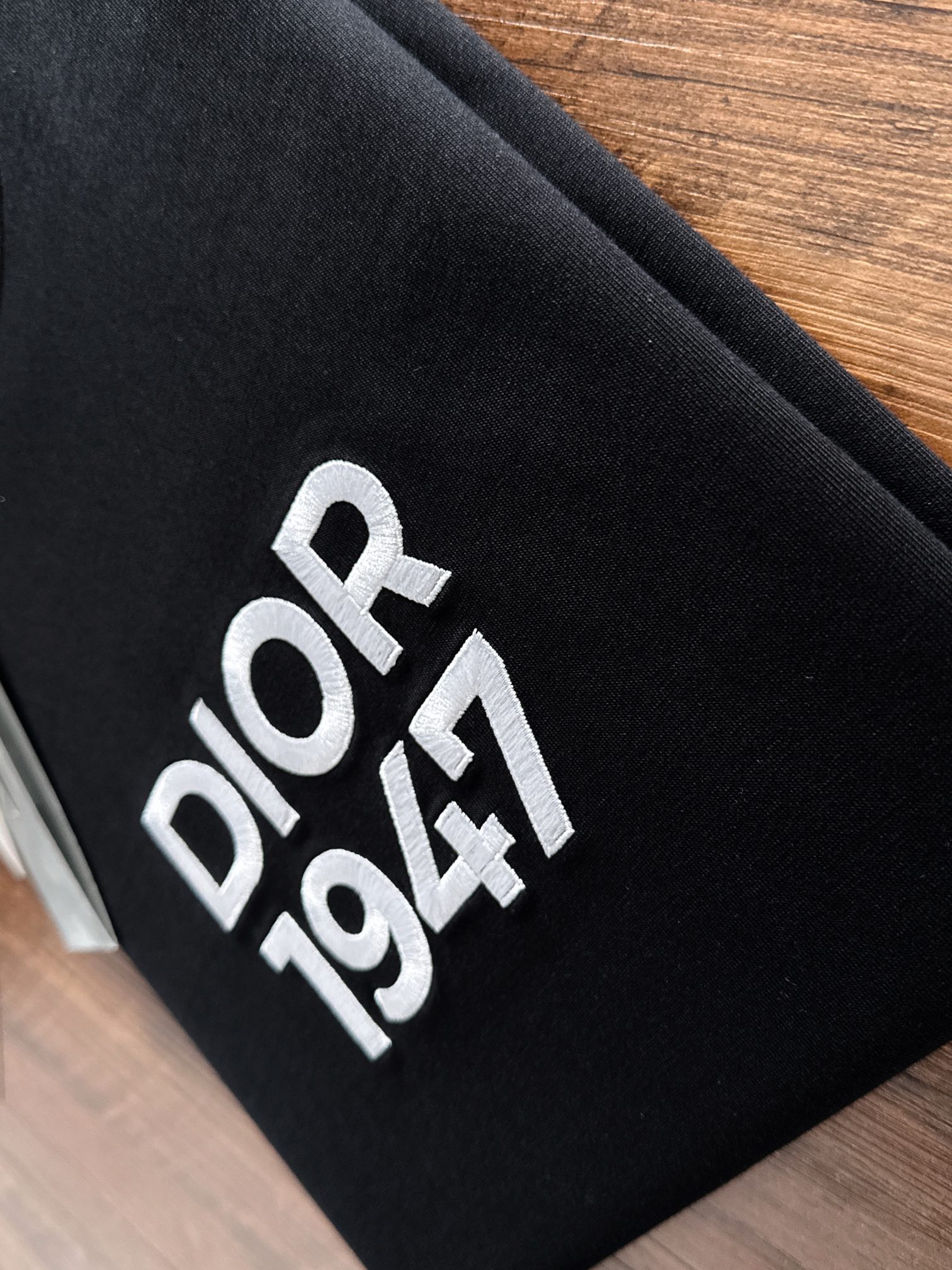  Dio*🆕 2025ss春夏新款棉质圆领短袖T恤 胸前重工刺绣🪡工艺 顶级丝光棉面料定制 标准版型
黑