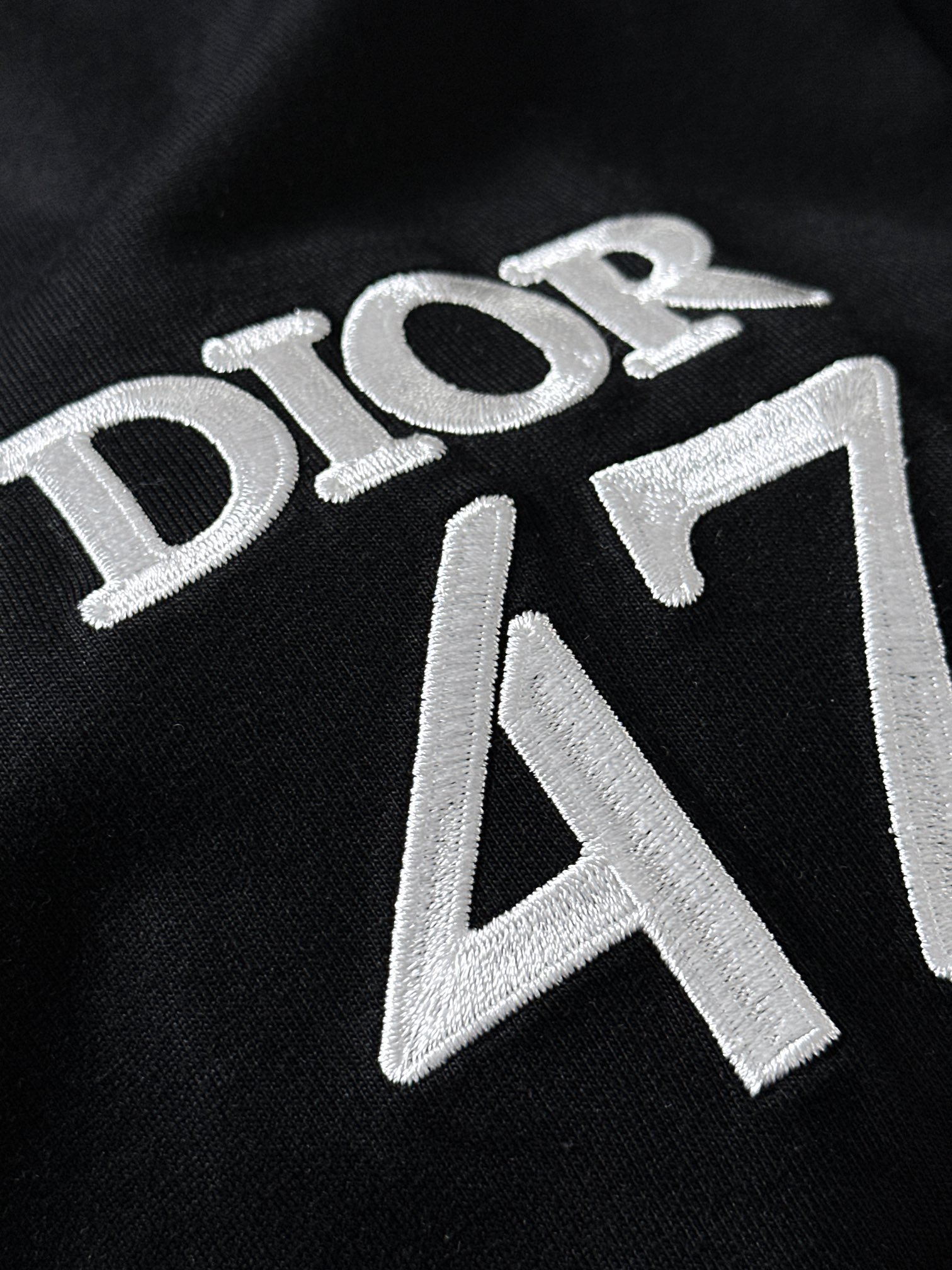  Dio*🆕 2025ss春夏新款棉质圆领短袖T恤 胸前重工刺绣🪡工艺 顶级丝光棉面料定制 标准版型
黑