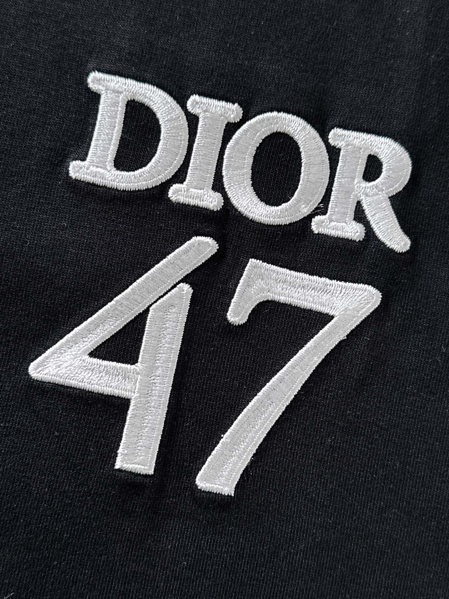  Dio*🆕 2025ss春夏新款棉质圆领短袖T恤 胸前重工刺绣🪡工艺 顶级丝光棉面料定制 标准版型
黑