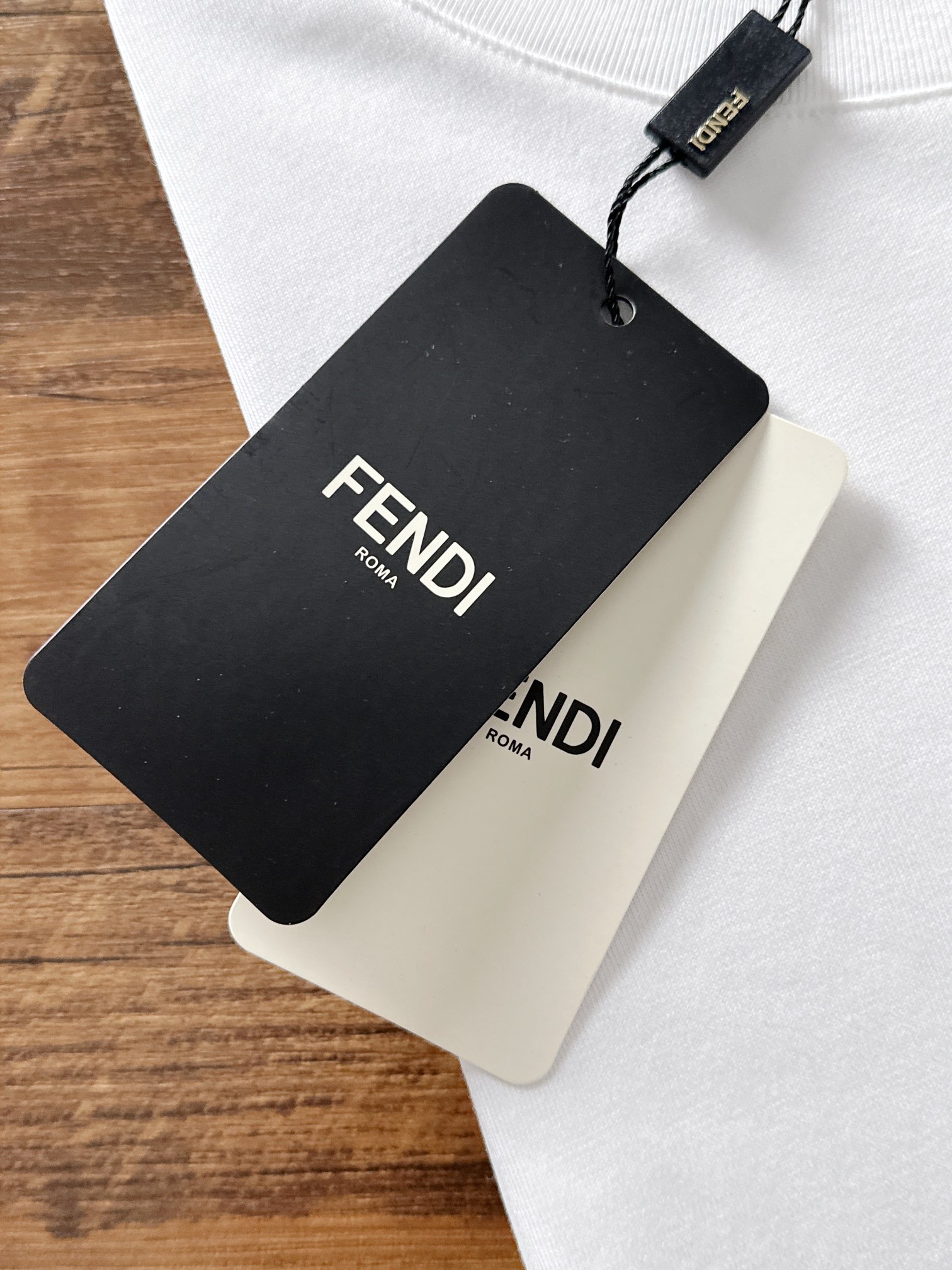  Fend*🆕 2025ss春夏新款棉质圆领短袖T恤 胸小怪兽眼睛标识 顶级丝光棉面料定制 标准版型 
