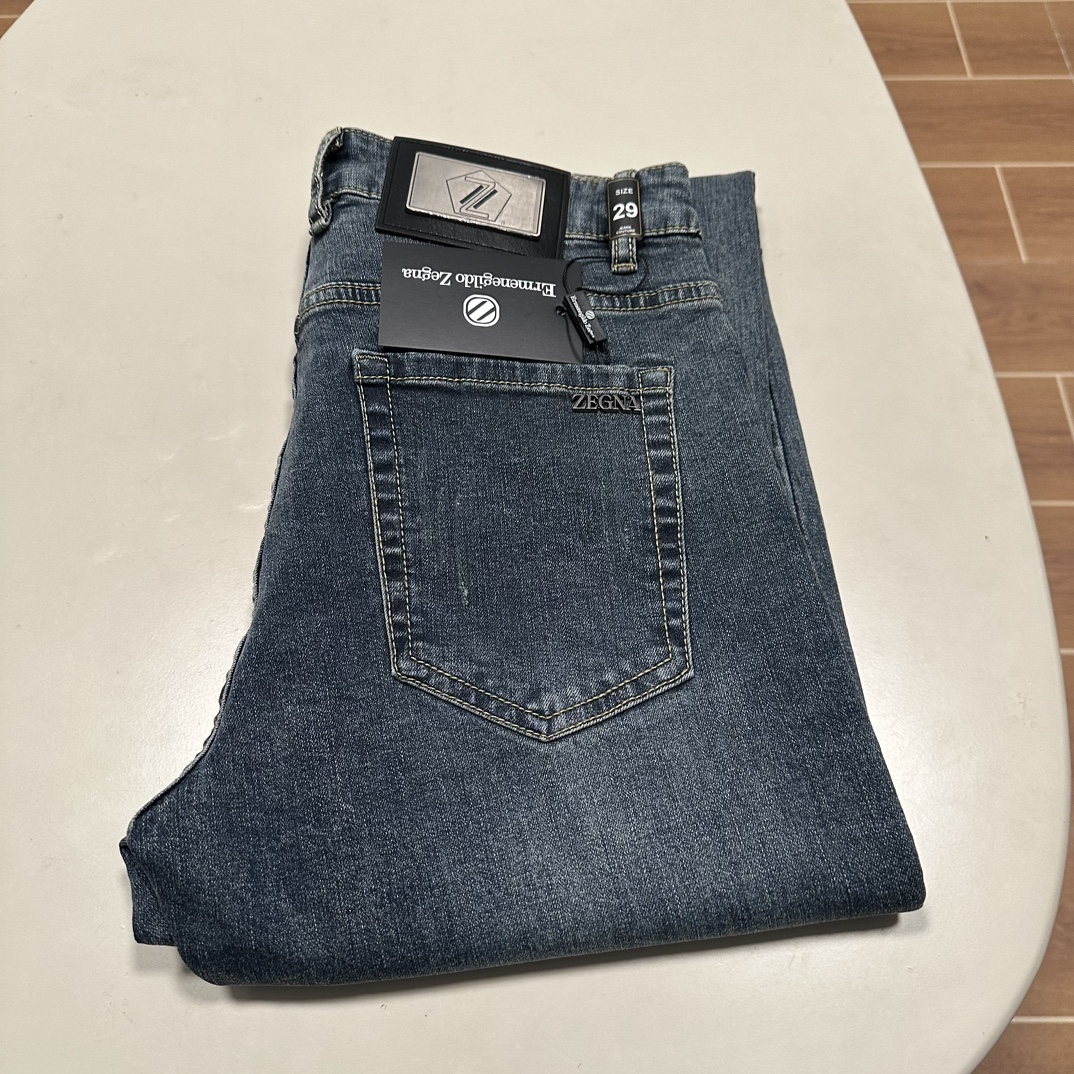 NO:416477,(Supports after-sales service after-sales service) ZZ Jenia exclusively offers new styles of jeans, high-end version!  Customized fabrics for counters are breathable and comfortable, with impeccable details, and the brand element design concept reflects high quality. The feel is delicate and soft!  It is casually cut, with a great upper body style!  29-38, zegna, jeans, alexander wang19860909（支持年后售后） ZZ 杰尼亚独家专供新款 牛仔裤,高端版本！专柜定制面料 透气舒适度高,细节无可挑剔,品牌元素设计理念,体现高品质.手感细腻柔软！呈现休闲裁剪,上身版型超赞！ 码数29-38,,zegna,jeans,alexander wang,Men's clothing