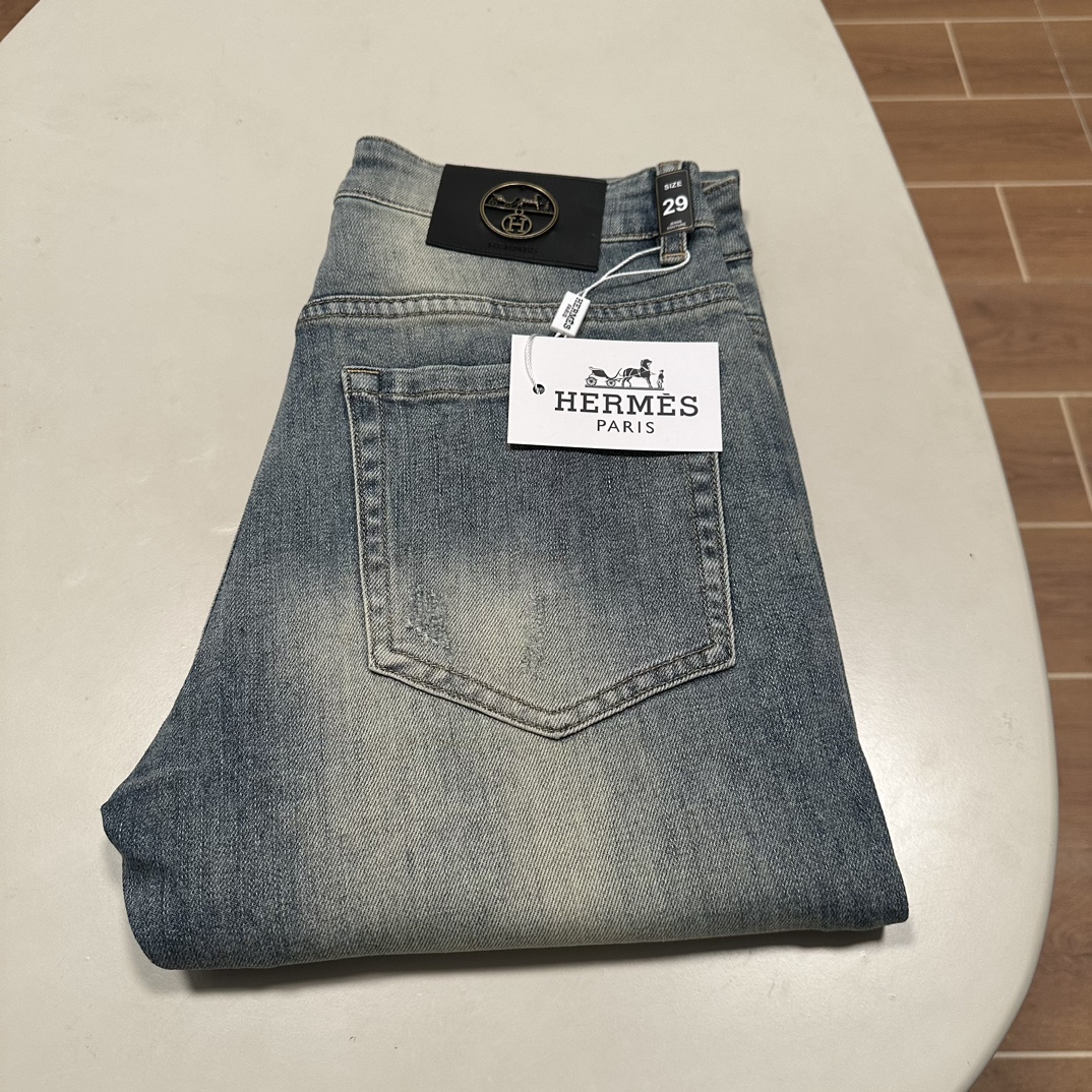NO:423468,(Supports after-sales service after-sales service) Hermes exclusively offers new styles, jeans, high-end version!  Customized fabrics for counters are breathable and comfortable, with impeccable details, and the brand element design concept reflects high quality. The feel is delicate and soft!  It is casually cut, with a great upper body style!  Number of codes 29-38, hermes, jeans, alexander wang19860909（支持年后售后） 爱马仕独家专供新款 牛仔裤,高端版本！专柜定制面料 透气舒适度高,细节无可挑剔,品牌元素设计理念,体现高品质.手感细腻柔软！呈现休闲裁剪,上身版型超赞！ 码数29-38,,hermes,jeans,alexander wang,Men's clothing
