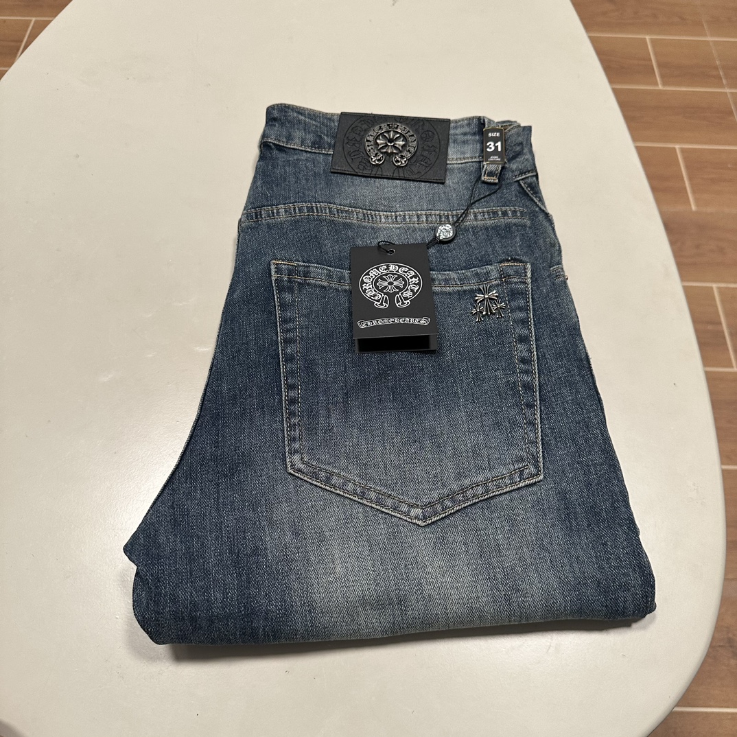 NO:423485,(Supports after-sales service after-sales service) CH Croxin Exclusively available for new jeans, high-end version!  Customized fabrics for counters are breathable and comfortable, with impeccable details, and the brand element design concept reflects high quality. The feel is delicate and soft!  It is casually cut, with a great upper body style!  Number of codes 29-38, Chrome hearts, jeans, alexander wang19860909（支持年后售后） CH 克罗心 独家专供新款 牛仔裤,高端版本！专柜定制面料 透气舒适度高,细节无可挑剔,品牌元素设计理念,体现高品质.手感细腻柔软！呈现休闲裁剪,上身版型超赞！ 码数29-38,,chrome hearts,jeans,alexander wang,Men's clothing