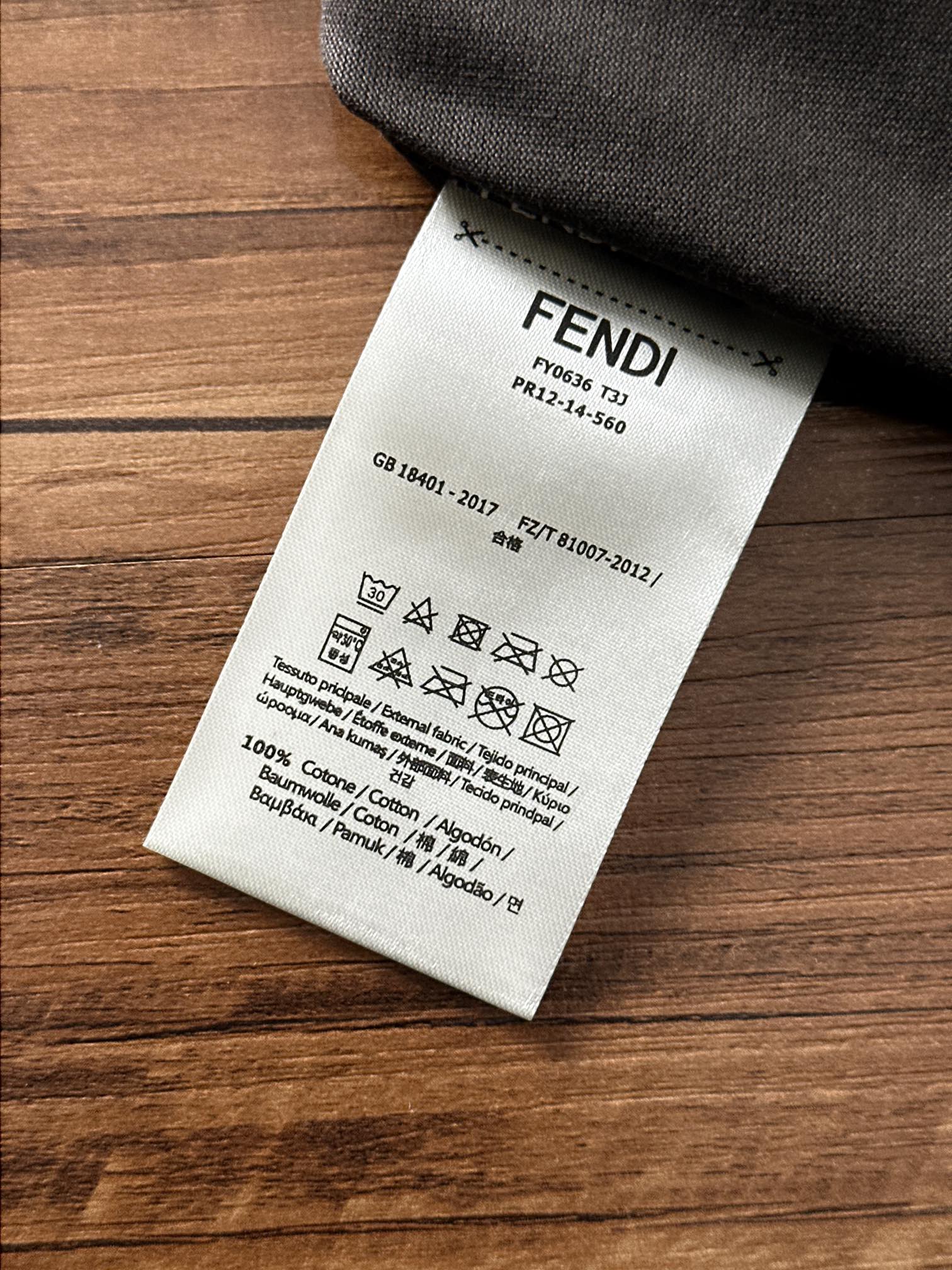  Fend*🆕 2025ss春夏新款棉质圆领短袖T恤 胸小怪兽眼睛标识 顶级丝光棉面料定制 标准版型 
