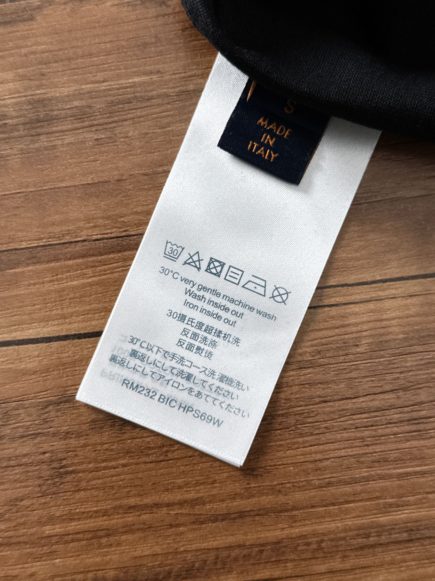  LV 🆕 2025ss春夏新款棉质圆领短袖T恤 胸前后背手绘涂鸦工艺 顶级丝光棉面料定制 标准版型
黑