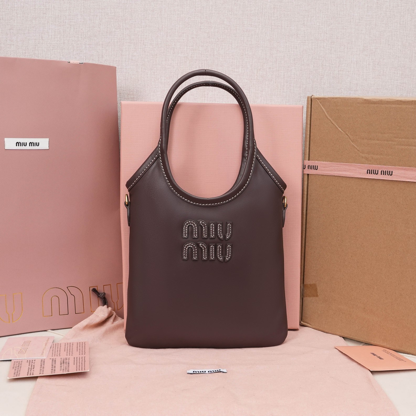 Miu Miu 迷你托特包 浮雕字母徽標 可拆卸皮革肩帶