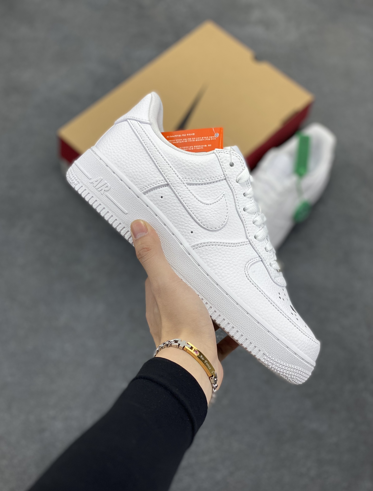 HY版本💯 Nike Air Force 1 Low 万圣节荔枝纹 空军一号低帮运动休闲板鞋 原楦头原纸板 打造纯正空军版型#专注外贸渠道 全掌内置蜂窝气垫 #原盒配件 原厂中底钢印、拉帮完美 货号：DIB4025-100 尺码：36 36.5 37.5 38 38.5 39 40 40.5 41 42 42.5 43 44 44.5 45 46-选品中心