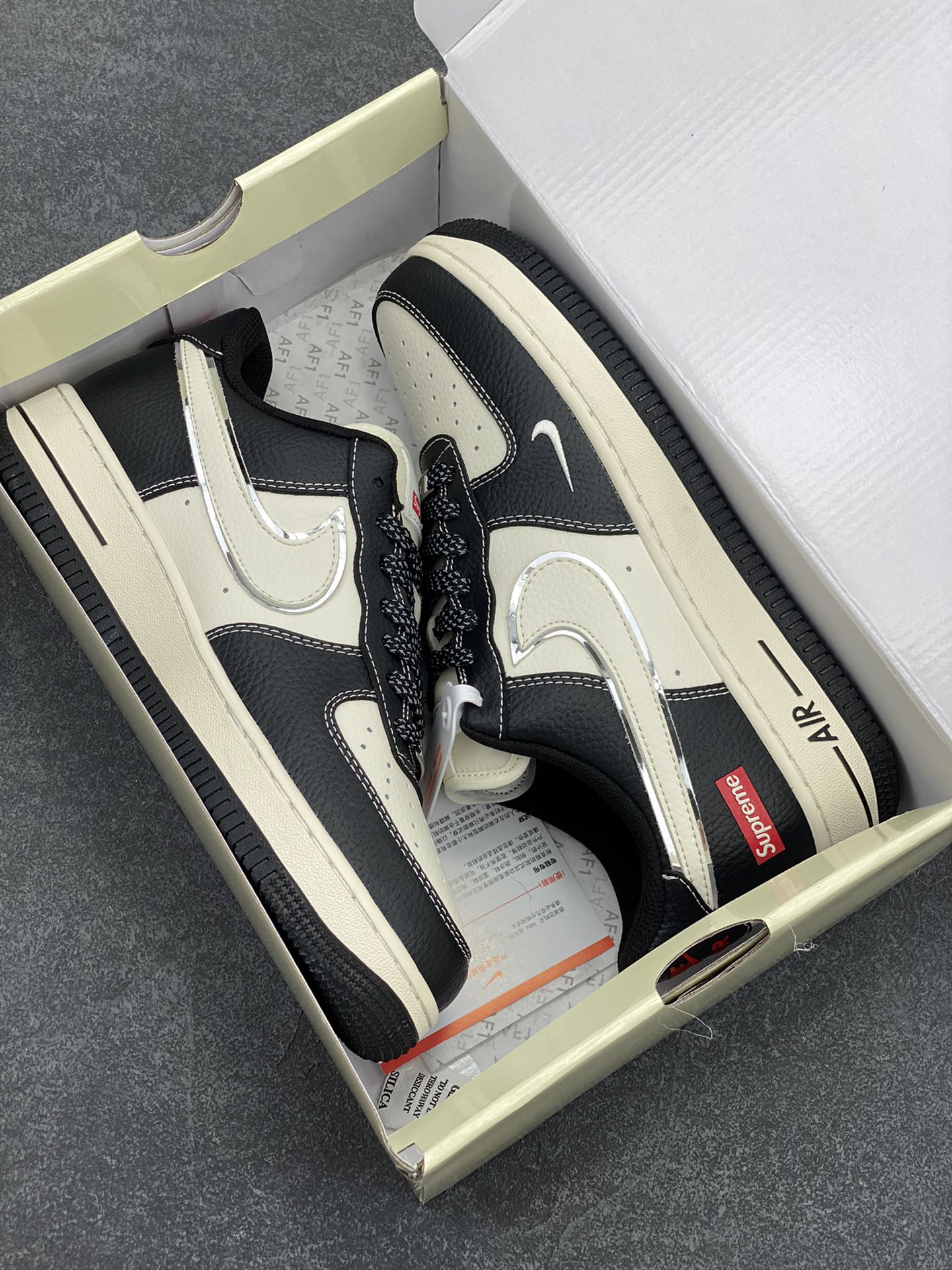 图片[9]-NIke Air Force 1 \’07 Low “Supreme联名–米黑银边”空军一号 低帮 运动鞋 休闲鞋 折边针车 工艺难度大 原楦头原纸板 原装鞋盒 定制五金配件 内置全掌气垫 原厂鞋底 货号：XZ6188-316 尺码：36 36.5 37.5 38 38.5 39 40 40.5 41 42 42.5 43 44 44.5 45-选品中心