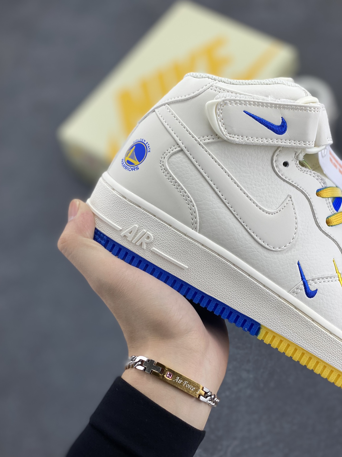 图片[6]-Nike Air Force 1 Mid \’07 “米兰黄”金州勇士城市限定中帮空军一号休闲板鞋 定制头成皮料 3M反光 原楦原纸板 水晶双色大底 纯正版型 内置全掌气垫 货号：GT5663-306 尺码：36 36.5 37.5 38 38.5 39 40 40.5 41 42 42.5 43 44 44.5 45-选品中心