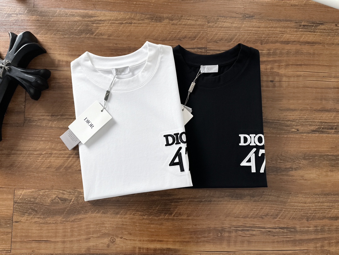  Dio*🆕 2025ss春夏新款棉质圆领短袖T恤 胸前重工刺绣🪡工艺 顶级丝光棉面料定制 标准版型
黑