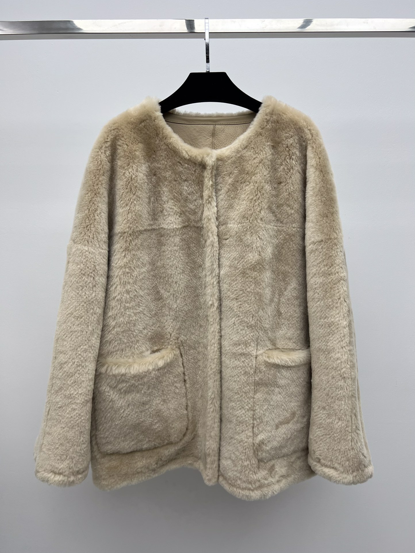Luxurious Double-Sided Fur Suit with 3D Cut for Women: Maxmar Top Lagun