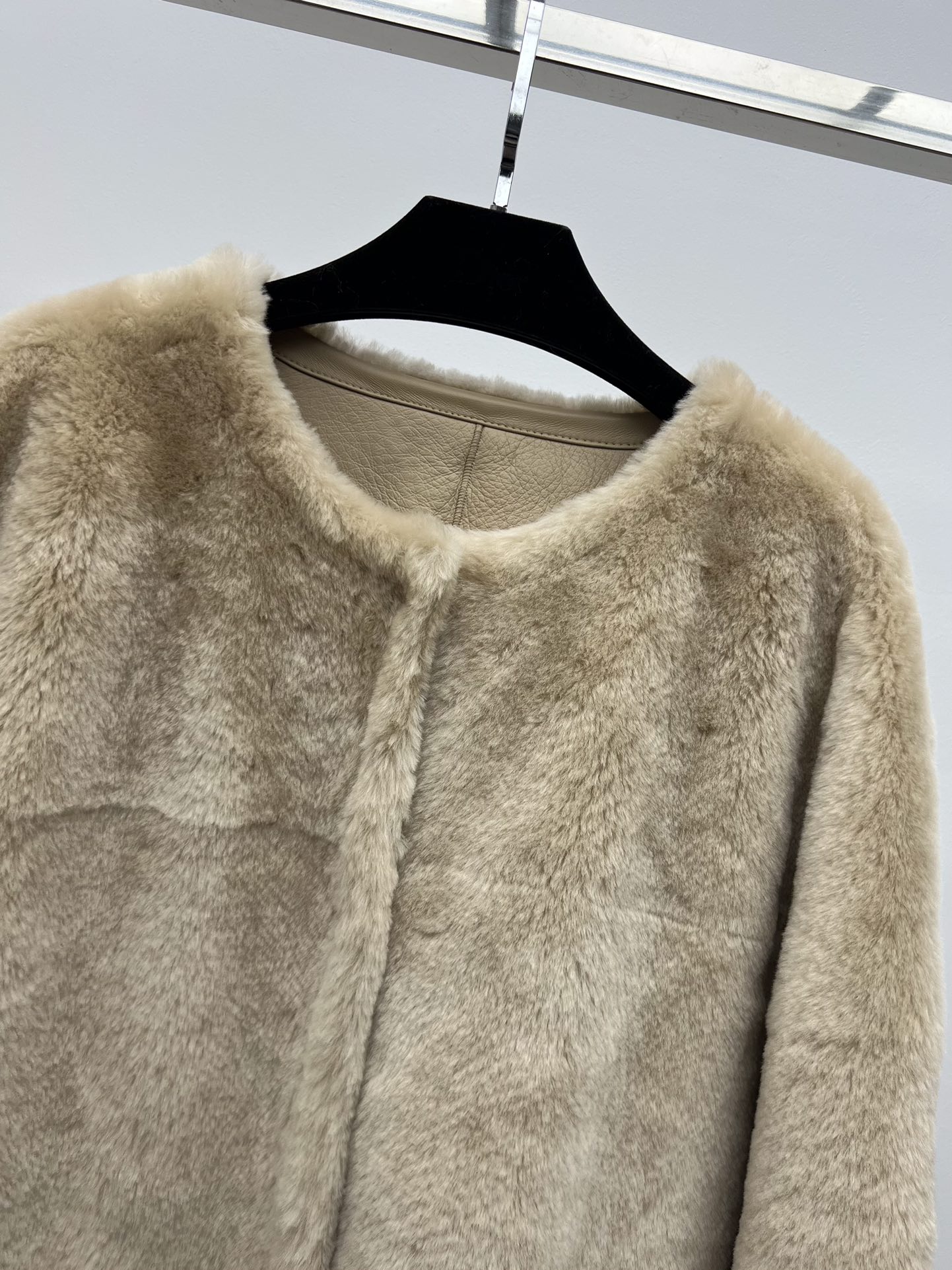 Luxurious Double-Sided Fur Suit with 3D Cut for Women: Maxmar Top Lagun - 图片 2