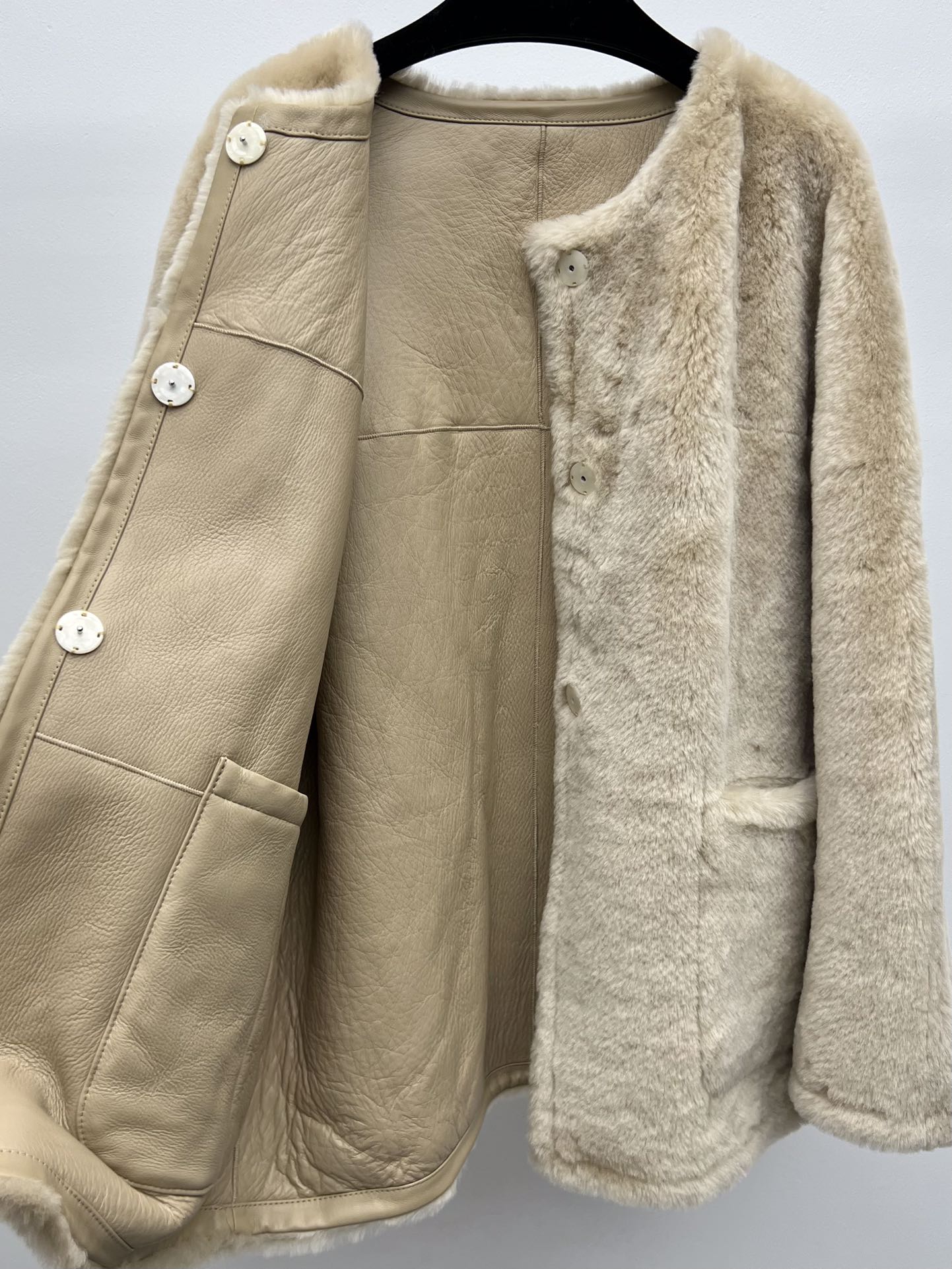 Luxurious Double-Sided Fur Suit with 3D Cut for Women: Maxmar Top Lagun - 图片 4
