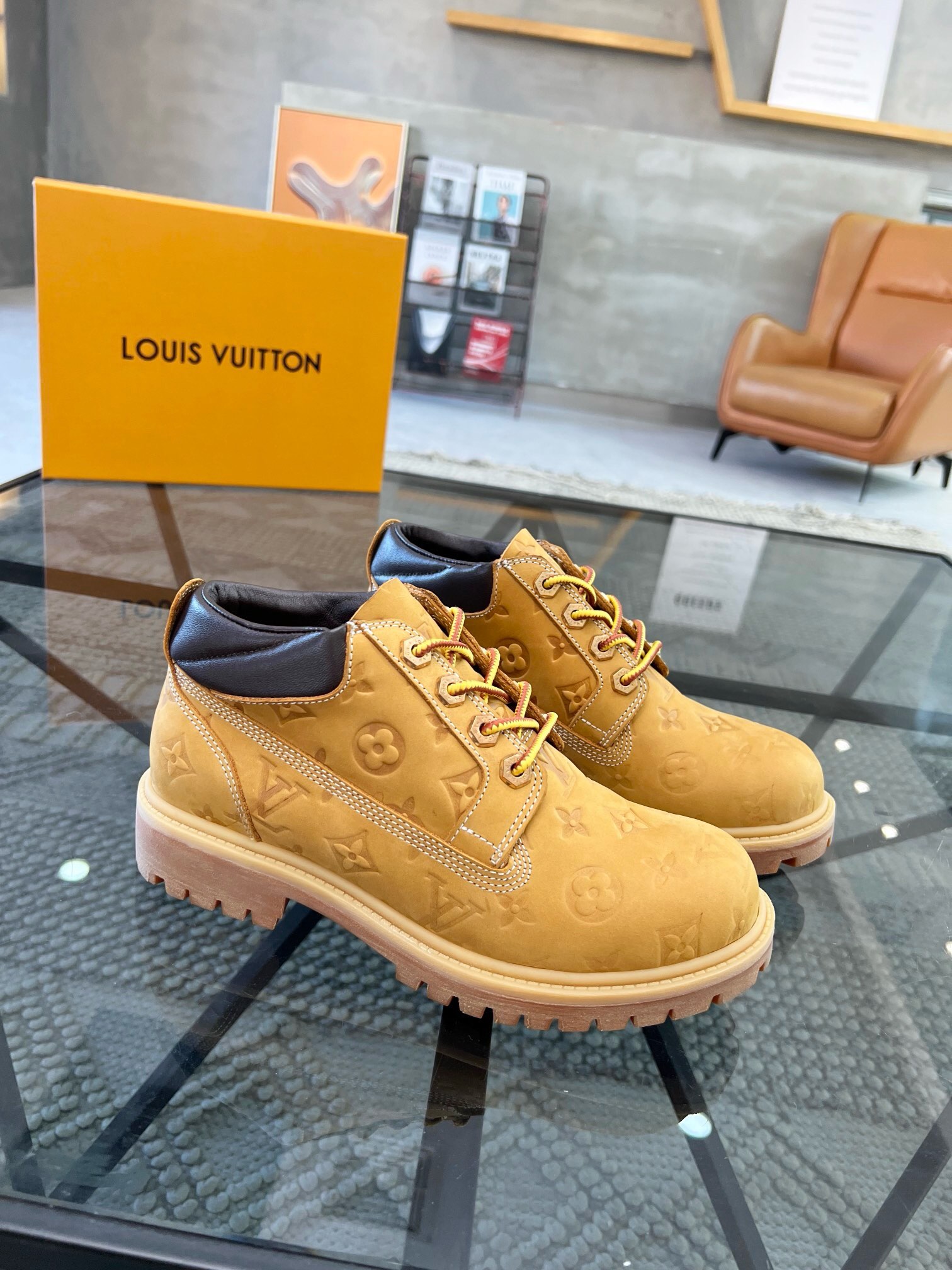 NO:220165,Brand LOUIS VUITTON original color matching number 39-44 customized 38.45. Price Material new Louis Vuitton casual leather shoes original quality Top version uses top layer cowhide design simple and elegant Goodyear exquisite hand-pulled wire to make the shoes more secure Original version Rubber foam sole stylish and comfortable, Louis Vuitton leather shoes, louis vuitton, louis vuitton, cowhide19860909品牌LOUIS VUITTON 颜色原版配色 码数39-44订做38.45. 价格 材质路易威登新款 休闲皮鞋原单品质 顶级版本采用头层牛皮设计简单大方不失优雅固特异精致手工拉线使鞋子更加牢固原版 橡胶 发泡大底 上脚 有型 舒适,路易威登 皮鞋,louis vuitton,louis vuitton,cowhide,Men's shoes
