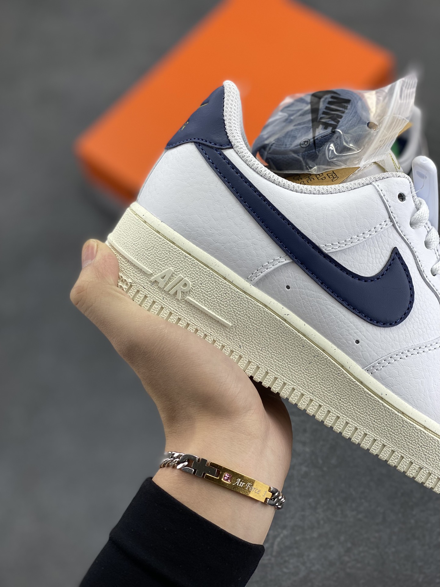 图片[6]-HY版本💯 Air Force 1 \’07 Low 深蓝 原楦头原纸板 打造纯正空军版型 #专注外贸渠道 全掌内置蜂窝气垫 #原盒配件 原厂中底钢印、拉帮完美 货号：FZ6768-100 尺码：36 36.5 37.5 38 38.5 39 40 40.5 41 42 42.5 43 44 44.5 45 46-选品中心