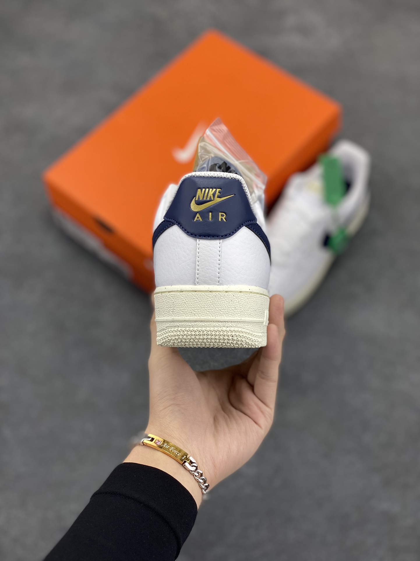 图片[4]-HY版本💯 Air Force 1 \’07 Low 深蓝 原楦头原纸板 打造纯正空军版型 #专注外贸渠道 全掌内置蜂窝气垫 #原盒配件 原厂中底钢印、拉帮完美 货号：FZ6768-100 尺码：36 36.5 37.5 38 38.5 39 40 40.5 41 42 42.5 43 44 44.5 45 46-选品中心