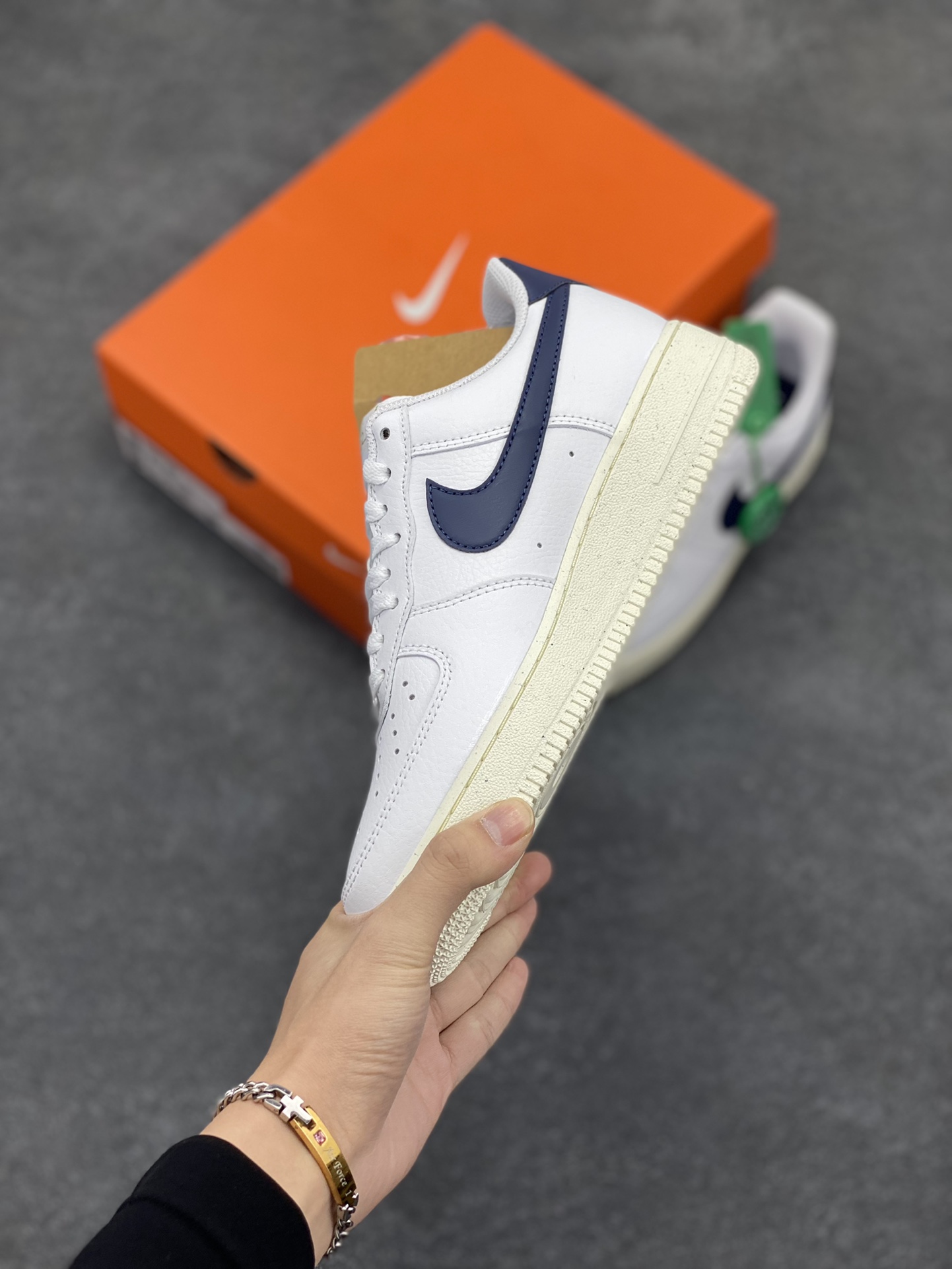 图片[3]-HY版本💯 Air Force 1 \’07 Low 深蓝 原楦头原纸板 打造纯正空军版型 #专注外贸渠道 全掌内置蜂窝气垫 #原盒配件 原厂中底钢印、拉帮完美 货号：FZ6768-100 尺码：36 36.5 37.5 38 38.5 39 40 40.5 41 42 42.5 43 44 44.5 45 46-选品中心