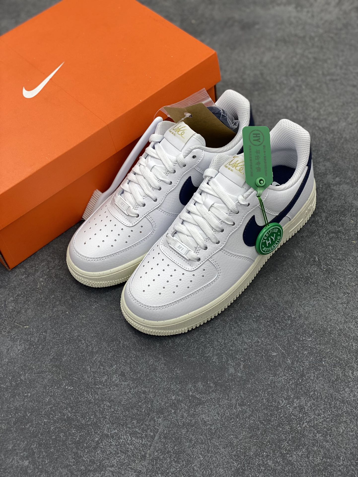 图片[8]-HY版本💯 Air Force 1 \’07 Low 深蓝 原楦头原纸板 打造纯正空军版型 #专注外贸渠道 全掌内置蜂窝气垫 #原盒配件 原厂中底钢印、拉帮完美 货号：FZ6768-100 尺码：36 36.5 37.5 38 38.5 39 40 40.5 41 42 42.5 43 44 44.5 45 46-选品中心