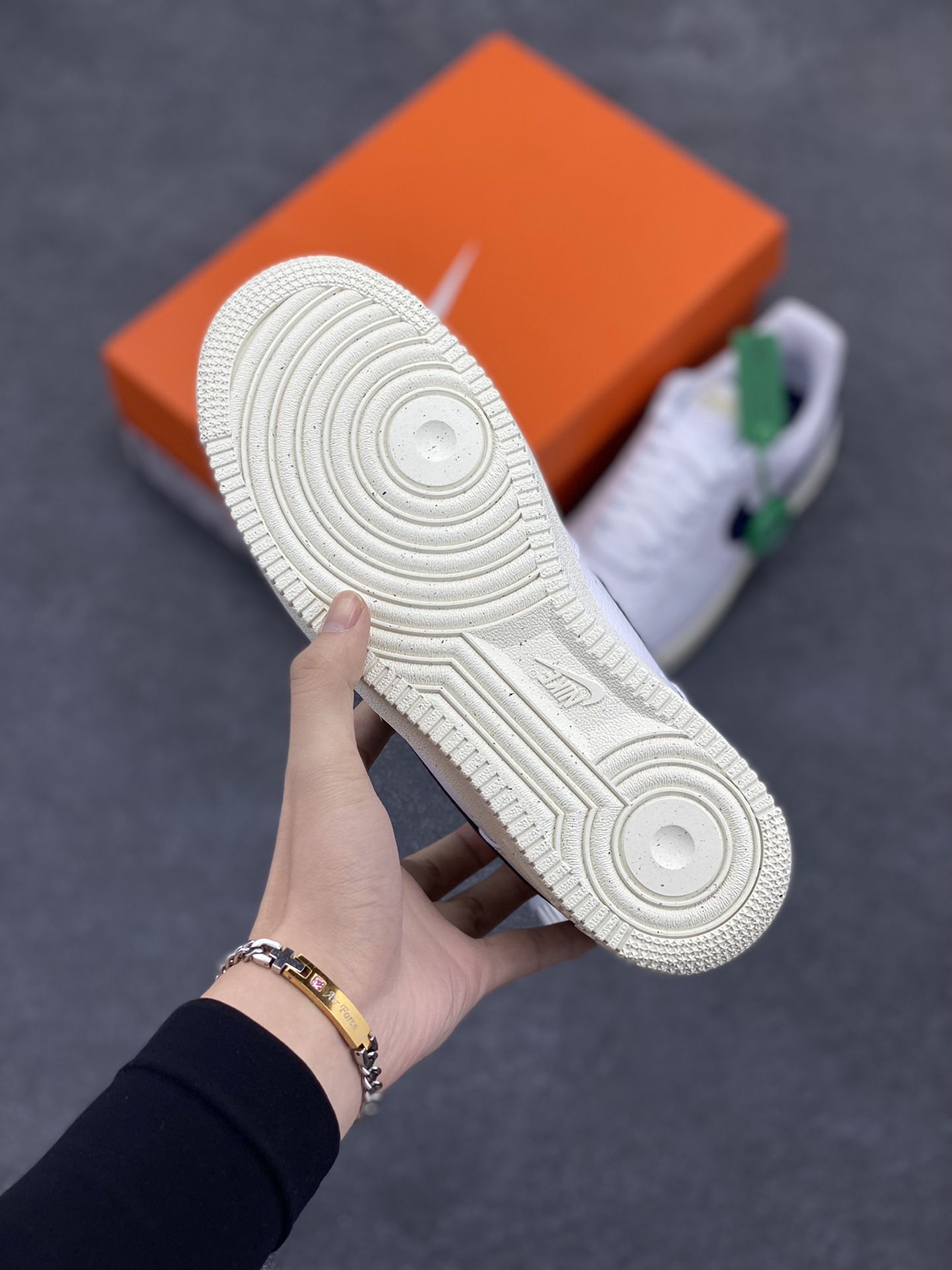 图片[5]-HY版本💯 Air Force 1 \’07 Low 深蓝 原楦头原纸板 打造纯正空军版型 #专注外贸渠道 全掌内置蜂窝气垫 #原盒配件 原厂中底钢印、拉帮完美 货号：FZ6768-100 尺码：36 36.5 37.5 38 38.5 39 40 40.5 41 42 42.5 43 44 44.5 45 46-选品中心