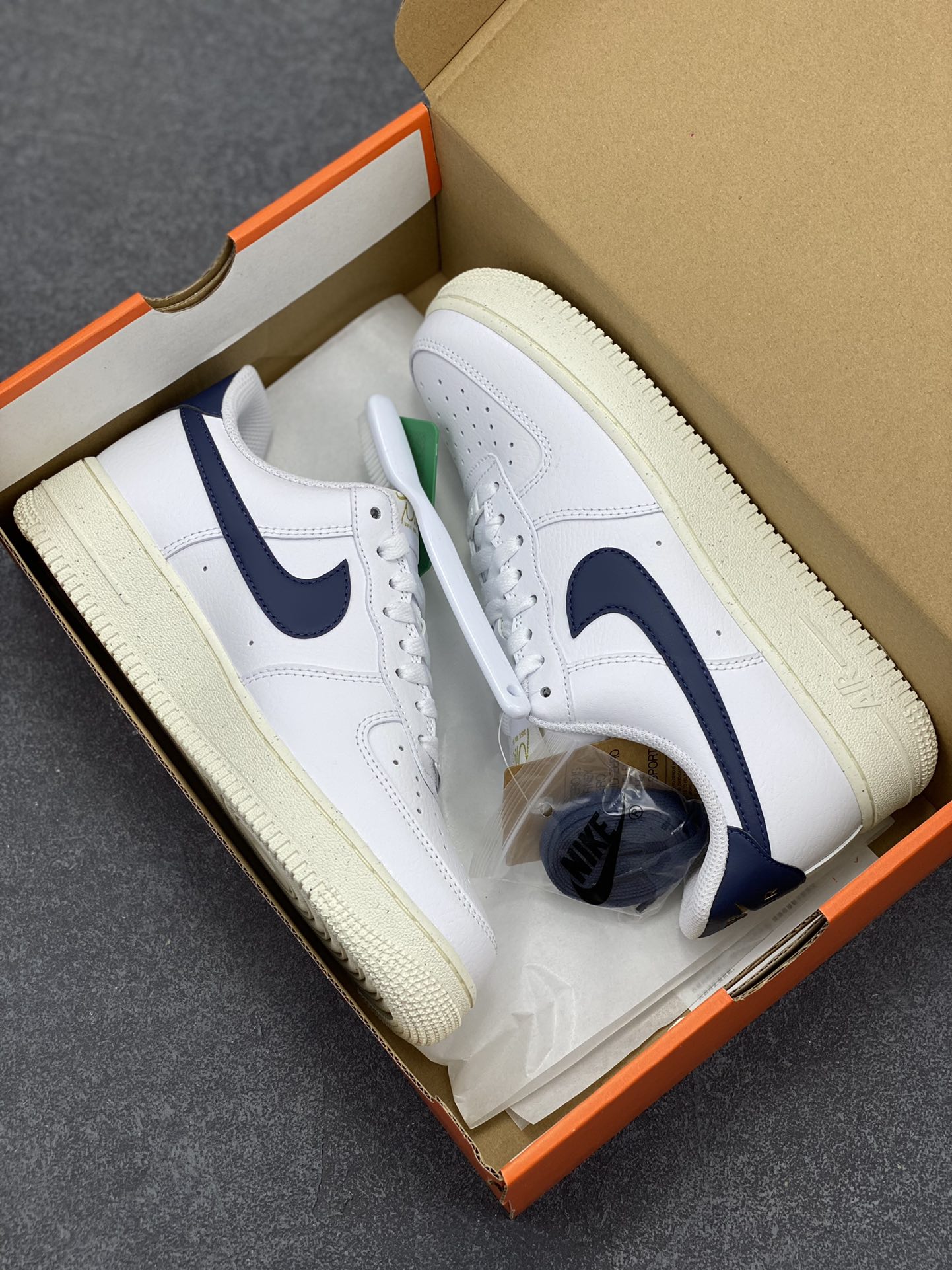 图片[9]-HY版本💯 Air Force 1 \’07 Low 深蓝 原楦头原纸板 打造纯正空军版型 #专注外贸渠道 全掌内置蜂窝气垫 #原盒配件 原厂中底钢印、拉帮完美 货号：FZ6768-100 尺码：36 36.5 37.5 38 38.5 39 40 40.5 41 42 42.5 43 44 44.5 45 46-选品中心