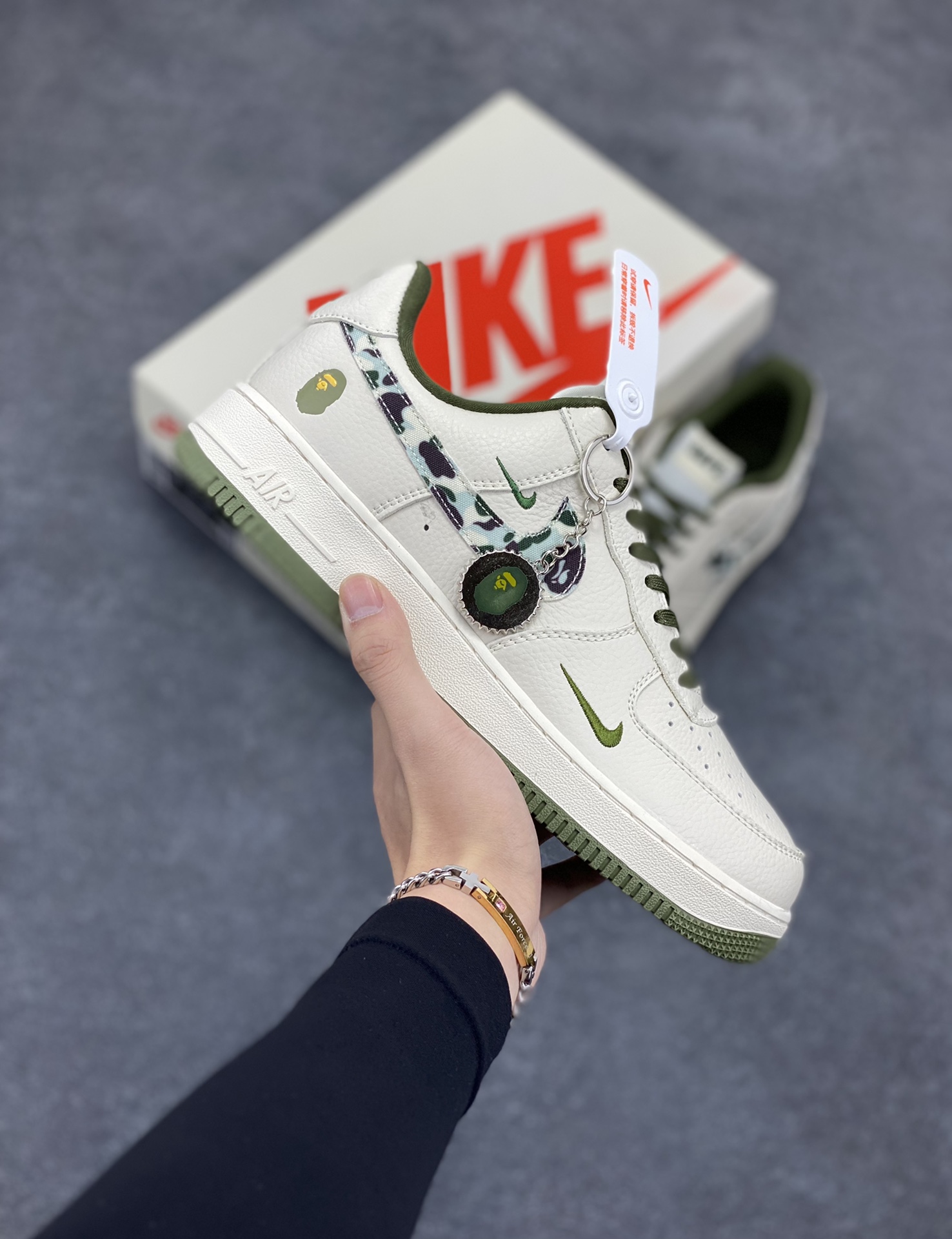 NIke Air Force 1 \’07 Low “Bape联名–米白迷彩勾”空军一号 低帮 运动鞋 休闲鞋 折边针车 工艺难度大 原楦头原纸板 原装鞋盒 定制五金配件 内置全掌气垫 原厂鞋底 货号:DF0188-012 尺码:36 36.5 37.5 38 38.5 39 40 40.5 41 42 42.5 43 44 44.5 45-选品中心