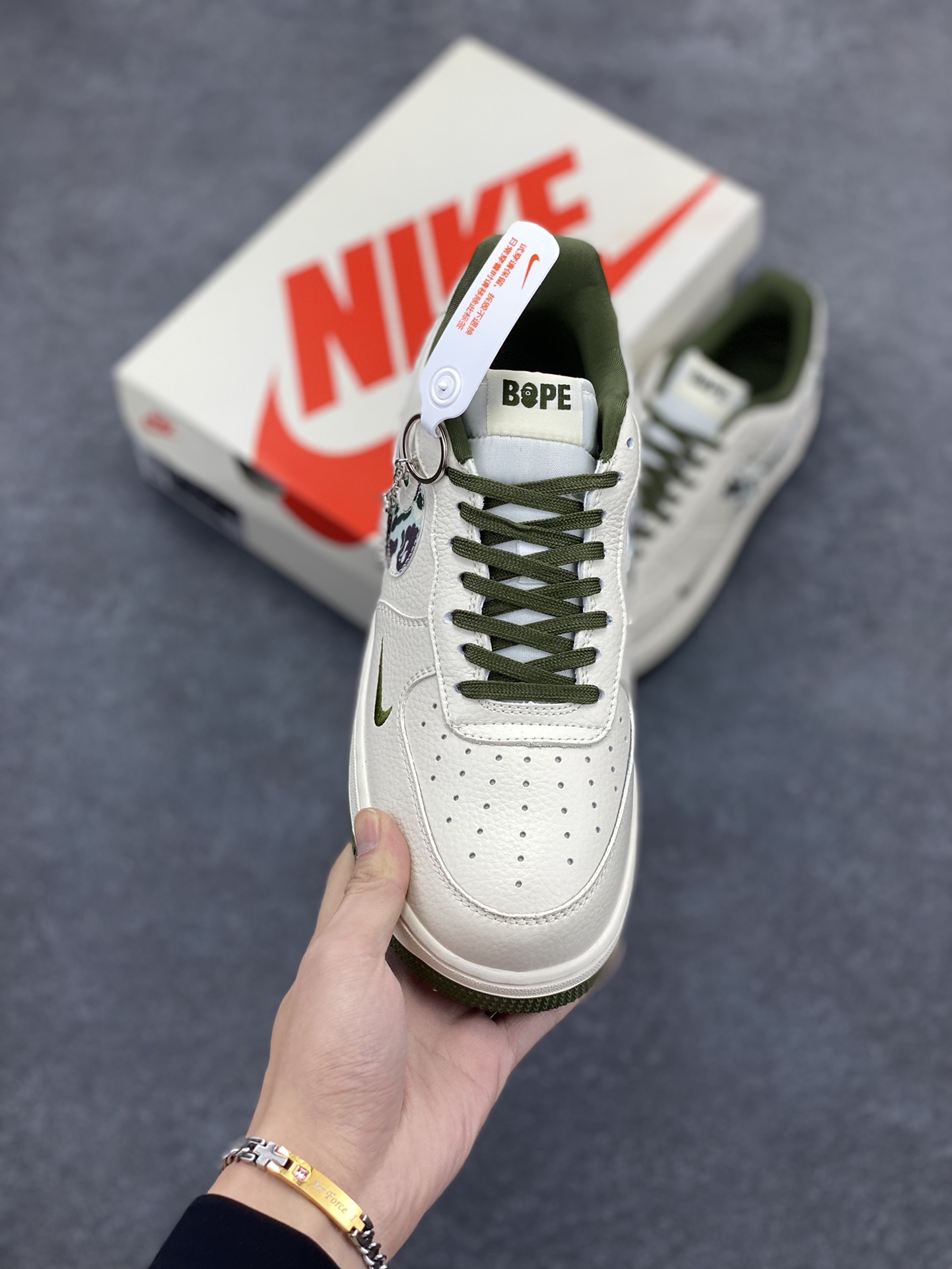 图片[2]-NIke Air Force 1 \’07 Low “Bape联名–米白迷彩勾”空军一号 低帮 运动鞋 休闲鞋 折边针车 工艺难度大 原楦头原纸板 原装鞋盒 定制五金配件 内置全掌气垫 原厂鞋底 货号：DF0188-012 尺码：36 36.5 37.5 38 38.5 39 40 40.5 41 42 42.5 43 44 44.5 45-选品中心