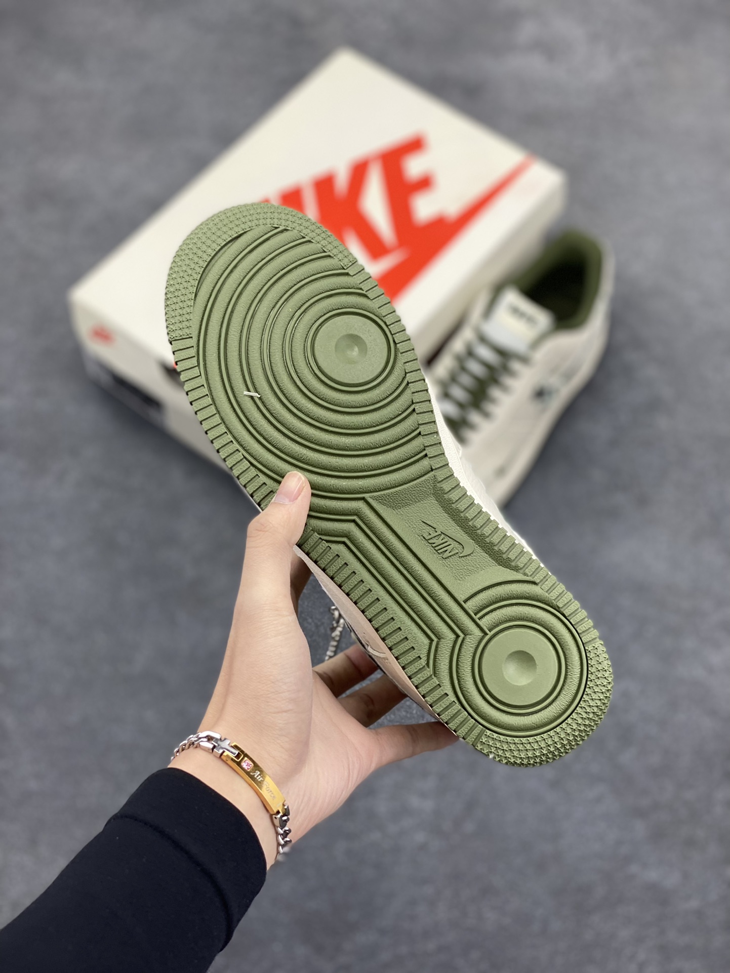 图片[5]-NIke Air Force 1 \’07 Low “Bape联名–米白迷彩勾”空军一号 低帮 运动鞋 休闲鞋 折边针车 工艺难度大 原楦头原纸板 原装鞋盒 定制五金配件 内置全掌气垫 原厂鞋底 货号：DF0188-012 尺码：36 36.5 37.5 38 38.5 39 40 40.5 41 42 42.5 43 44 44.5 45-选品中心