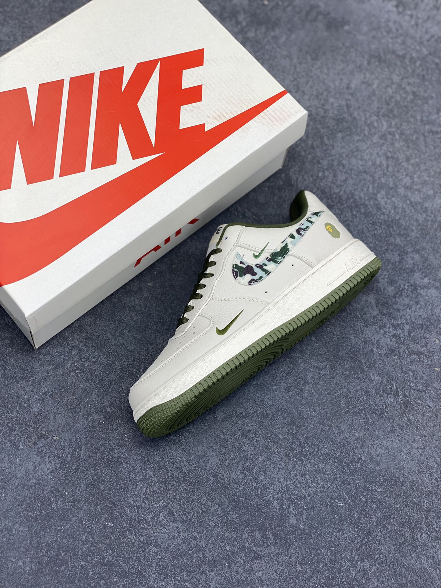 图片[7]-NIke Air Force 1 \’07 Low “Bape联名–米白迷彩勾”空军一号 低帮 运动鞋 休闲鞋 折边针车 工艺难度大 原楦头原纸板 原装鞋盒 定制五金配件 内置全掌气垫 原厂鞋底 货号：DF0188-012 尺码：36 36.5 37.5 38 38.5 39 40 40.5 41 42 42.5 43 44 44.5 45-选品中心