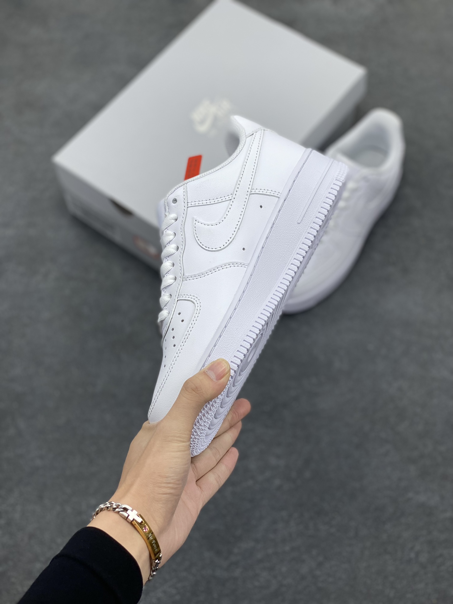 图片[3]-Nike Air Force 1 Low “全白” 原楦原纸板 打造纯正空军 专注外贸渠道 全掌内置蜂窝气垫 原盒配件 原厂中底钢印、拉帮完美！ 货号：女码DD8959-100 男码CW2288-111 尺码：36 36.5 37.5 38 38.5 39 40 40.5 41 42 42.5 43 44 44.5 45-选品中心