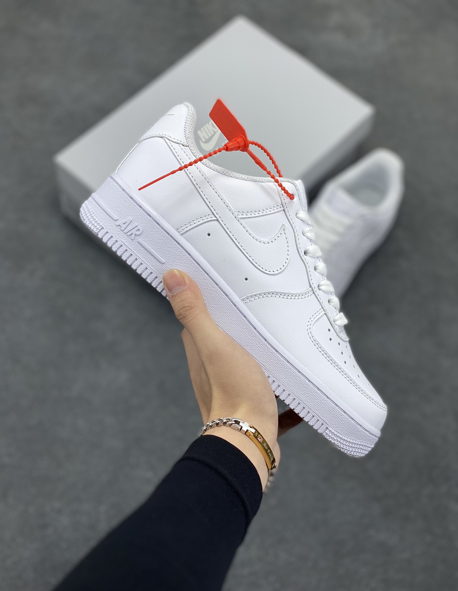 Nike Air Force 1 Low “全白” 原楦原纸板 打造纯正空军 专注外贸渠道 全掌内置蜂窝气垫 原盒配件 原厂中底钢印、拉帮完美! 货号:女码DD8959-100 男码CW2288-111 尺码:36 36.5 37.5 38 38.5 39 40 40.5 41 42 42.5 43 44 44.5 45-选品中心