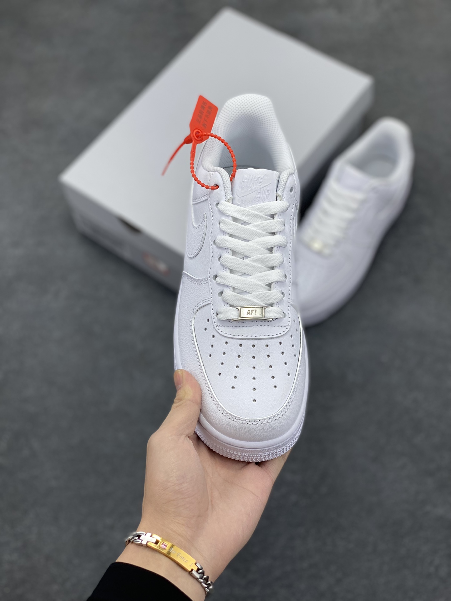 图片[2]-Nike Air Force 1 Low “全白” 原楦原纸板 打造纯正空军 专注外贸渠道 全掌内置蜂窝气垫 原盒配件 原厂中底钢印、拉帮完美！ 货号：女码DD8959-100 男码CW2288-111 尺码：36 36.5 37.5 38 38.5 39 40 40.5 41 42 42.5 43 44 44.5 45-选品中心