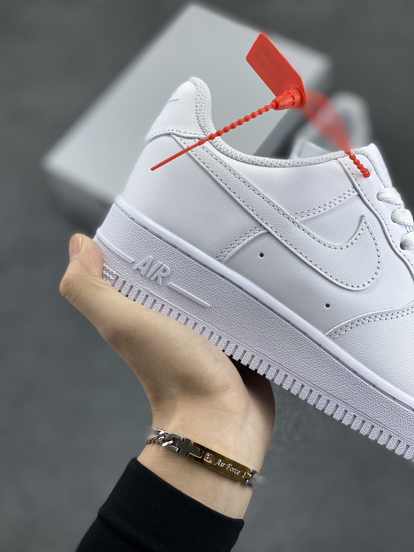 图片[6]-Nike Air Force 1 Low “全白” 原楦原纸板 打造纯正空军 专注外贸渠道 全掌内置蜂窝气垫 原盒配件 原厂中底钢印、拉帮完美！ 货号：女码DD8959-100 男码CW2288-111 尺码：36 36.5 37.5 38 38.5 39 40 40.5 41 42 42.5 43 44 44.5 45-选品中心