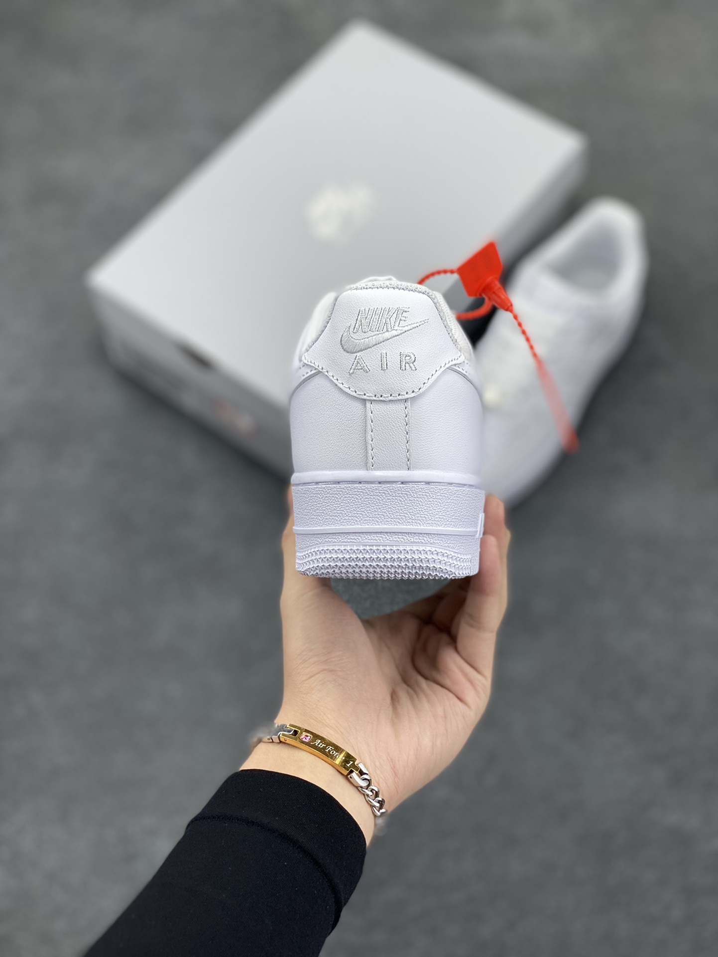 图片[4]-Nike Air Force 1 Low “全白” 原楦原纸板 打造纯正空军 专注外贸渠道 全掌内置蜂窝气垫 原盒配件 原厂中底钢印、拉帮完美！ 货号：女码DD8959-100 男码CW2288-111 尺码：36 36.5 37.5 38 38.5 39 40 40.5 41 42 42.5 43 44 44.5 45-选品中心