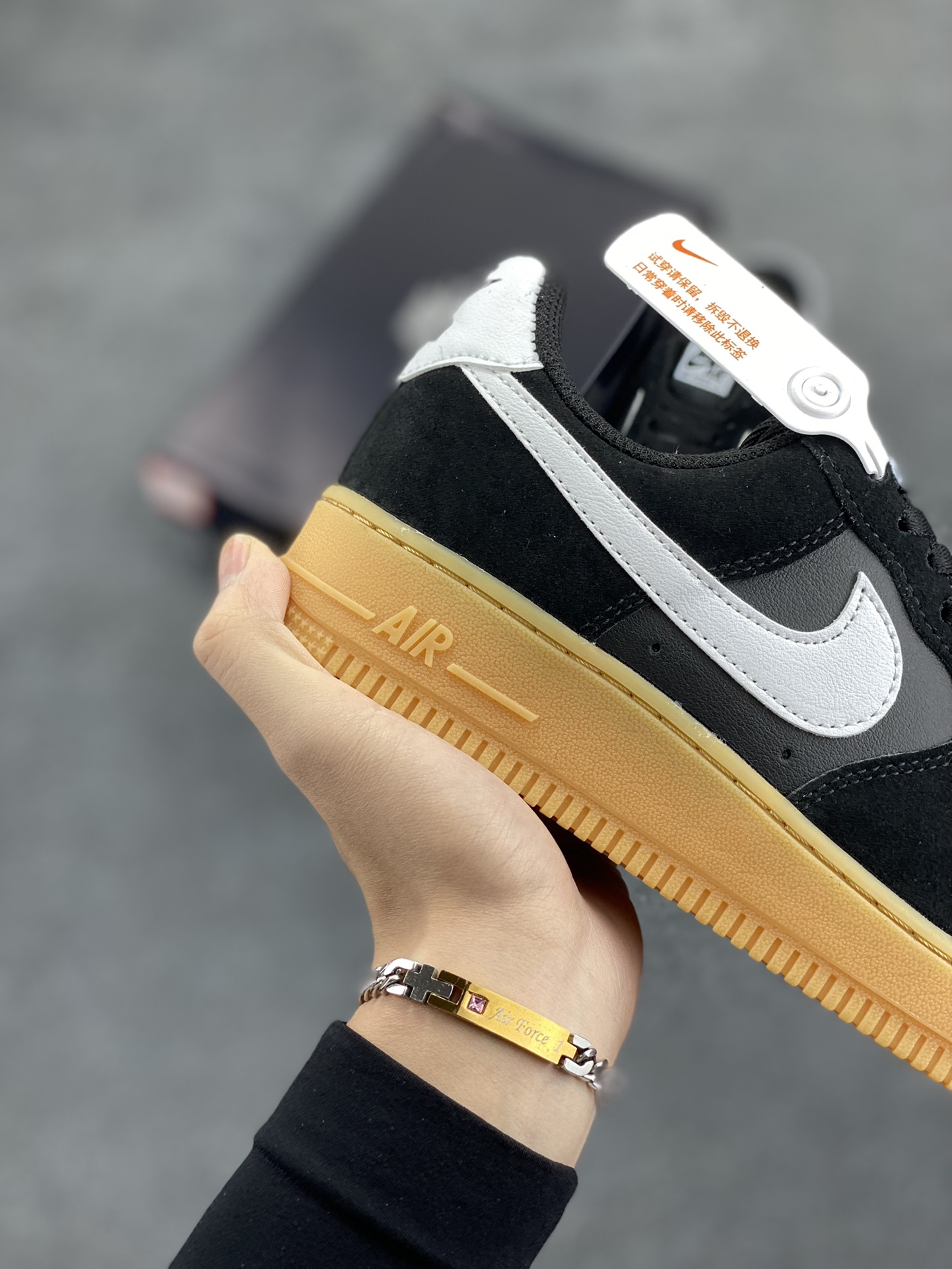 图片[6]-Nike Air Force 1 Low 翻毛生胶 空军一号低帮运动休闲板鞋 原楦头原纸板 打造纯正空军版型 专注外贸渠道 全掌内置蜂窝气垫 原盒配件 原厂中底钢印、拉帮完美 货号：FQ8714-004 尺码：36 36.5 37.5 38 38.5 39 40 40.5 41 42 42.5 43 44 44.5 45-选品中心