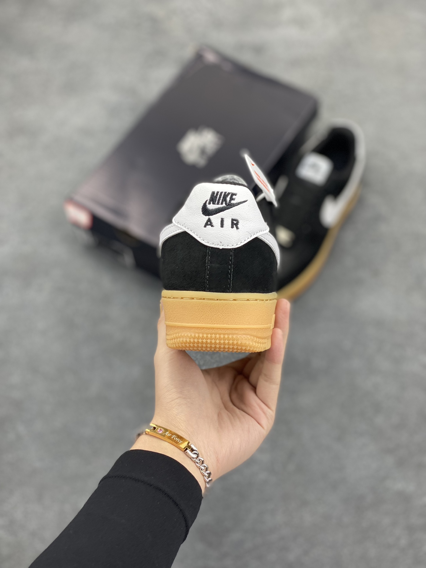 图片[4]-Nike Air Force 1 Low 翻毛生胶 空军一号低帮运动休闲板鞋 原楦头原纸板 打造纯正空军版型 专注外贸渠道 全掌内置蜂窝气垫 原盒配件 原厂中底钢印、拉帮完美 货号：FQ8714-004 尺码：36 36.5 37.5 38 38.5 39 40 40.5 41 42 42.5 43 44 44.5 45-选品中心